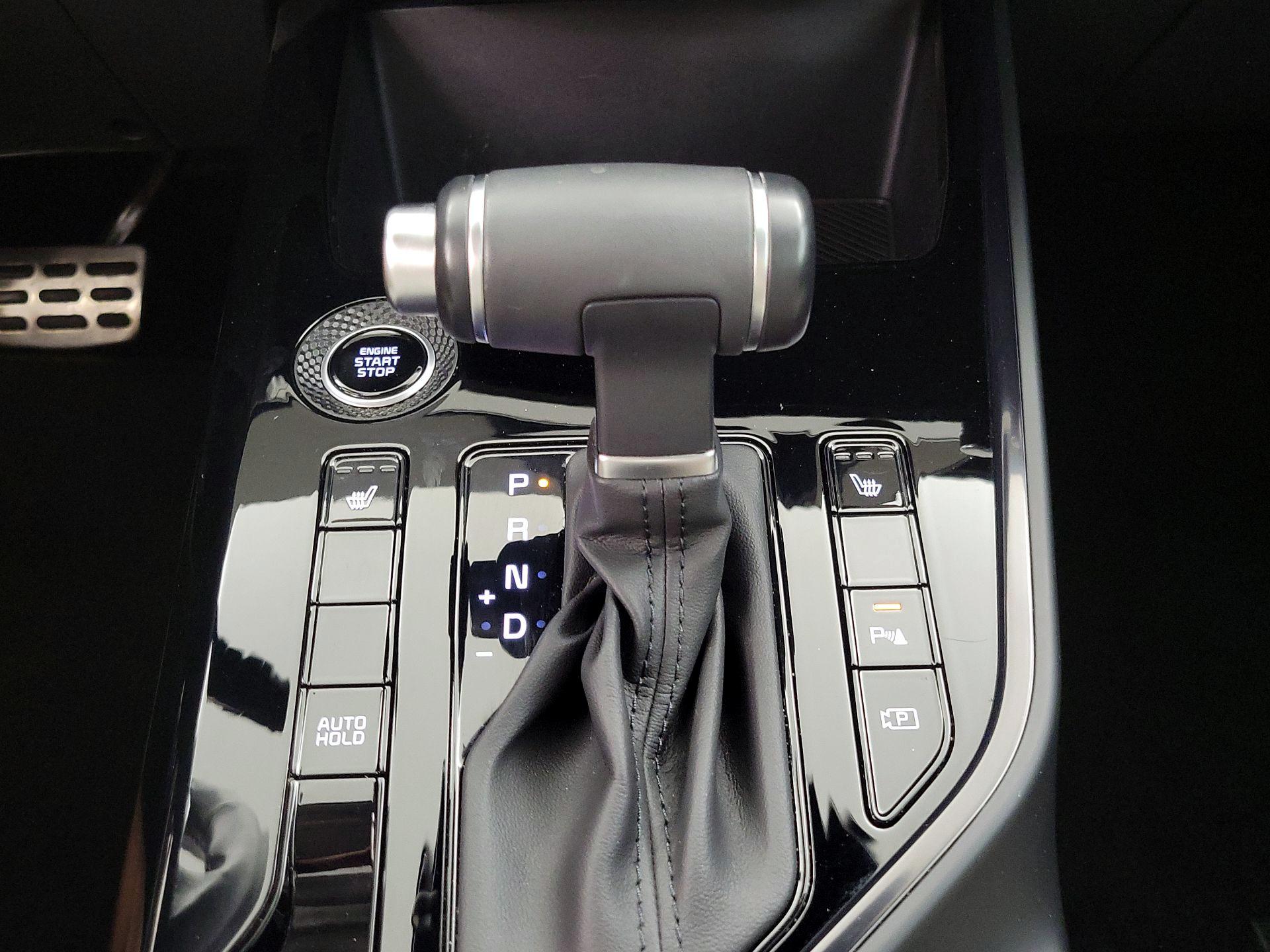 Thumbnail: 2023 Kia Niro - 17