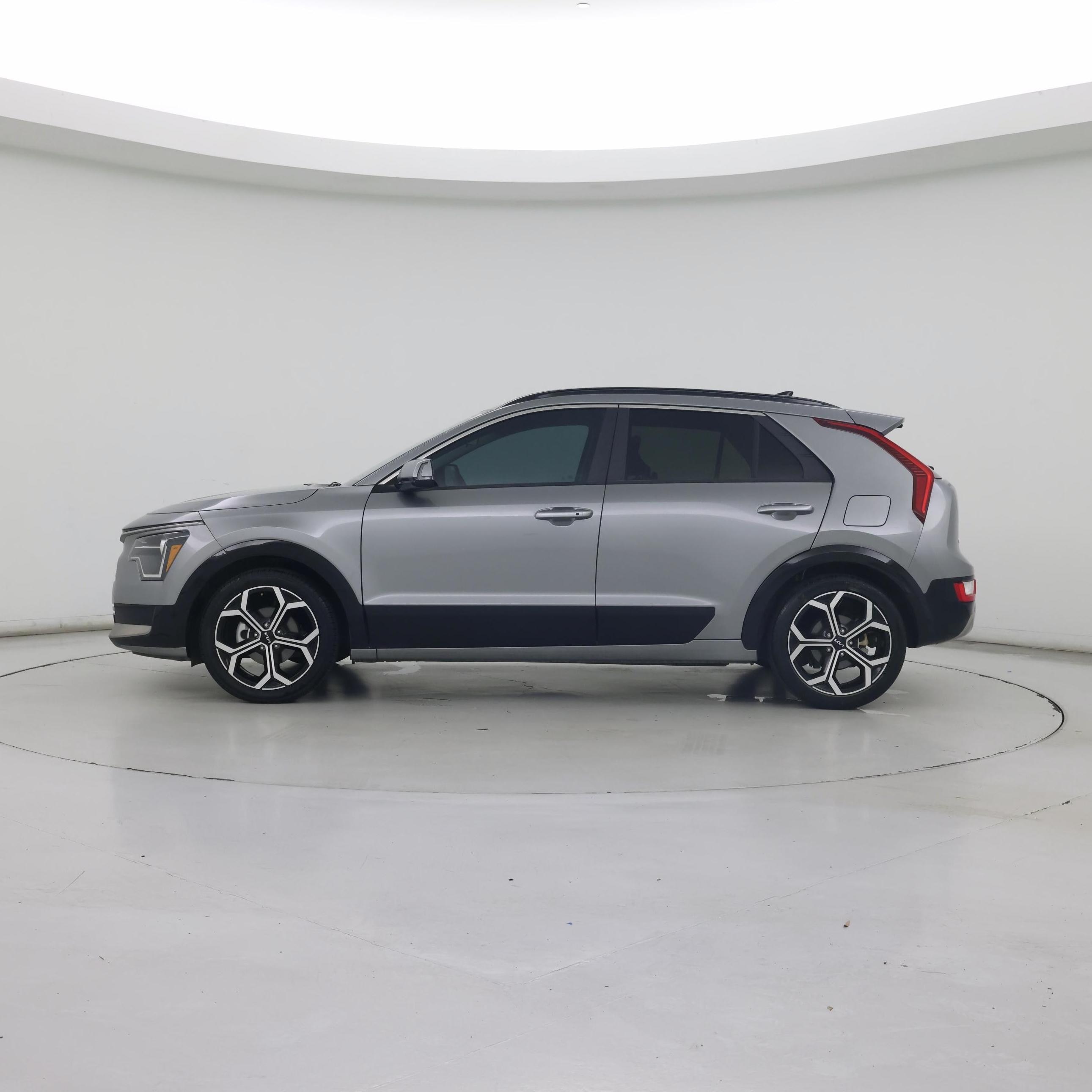 Thumbnail: 2023 Kia Niro - 3