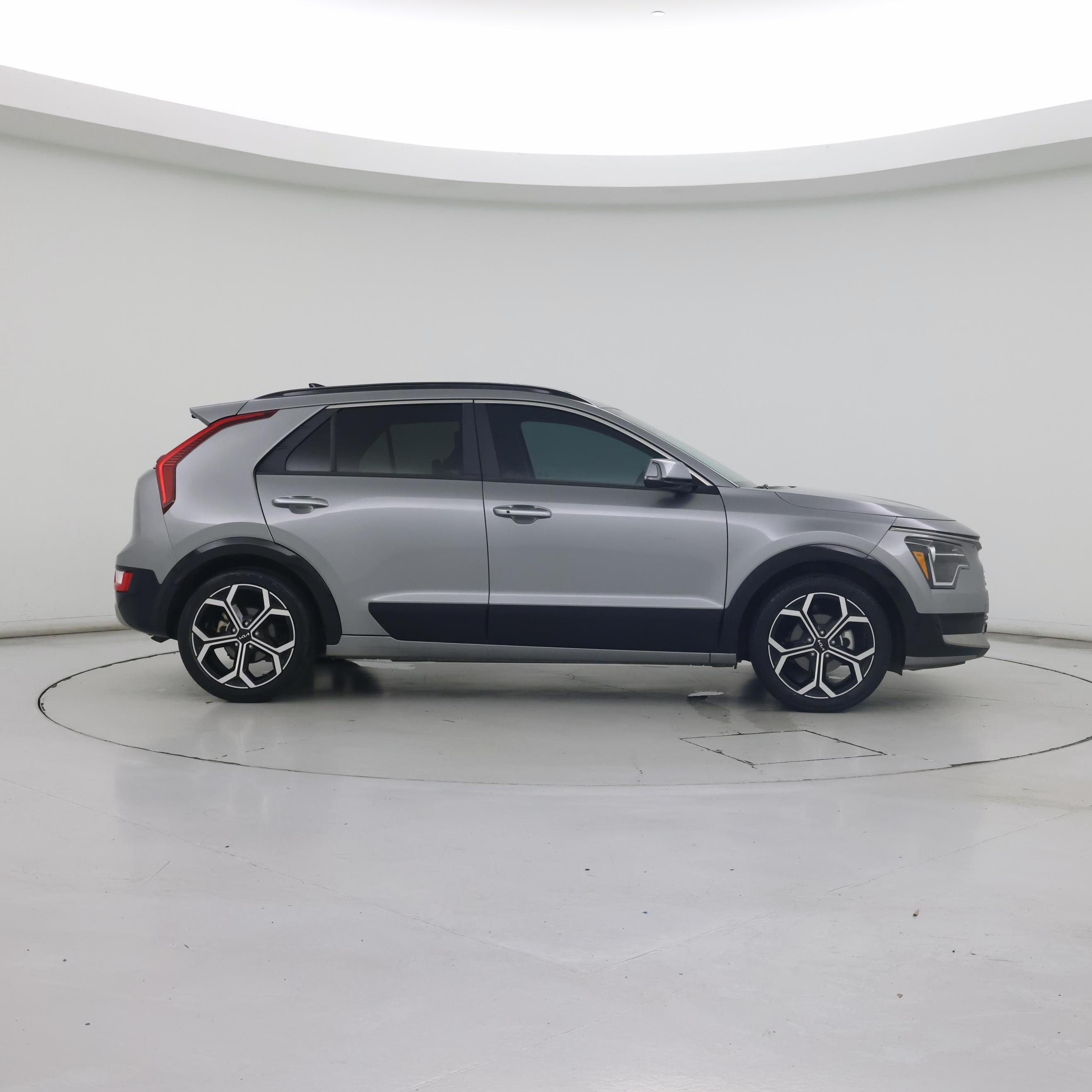 Thumbnail: 2023 Kia Niro - 7