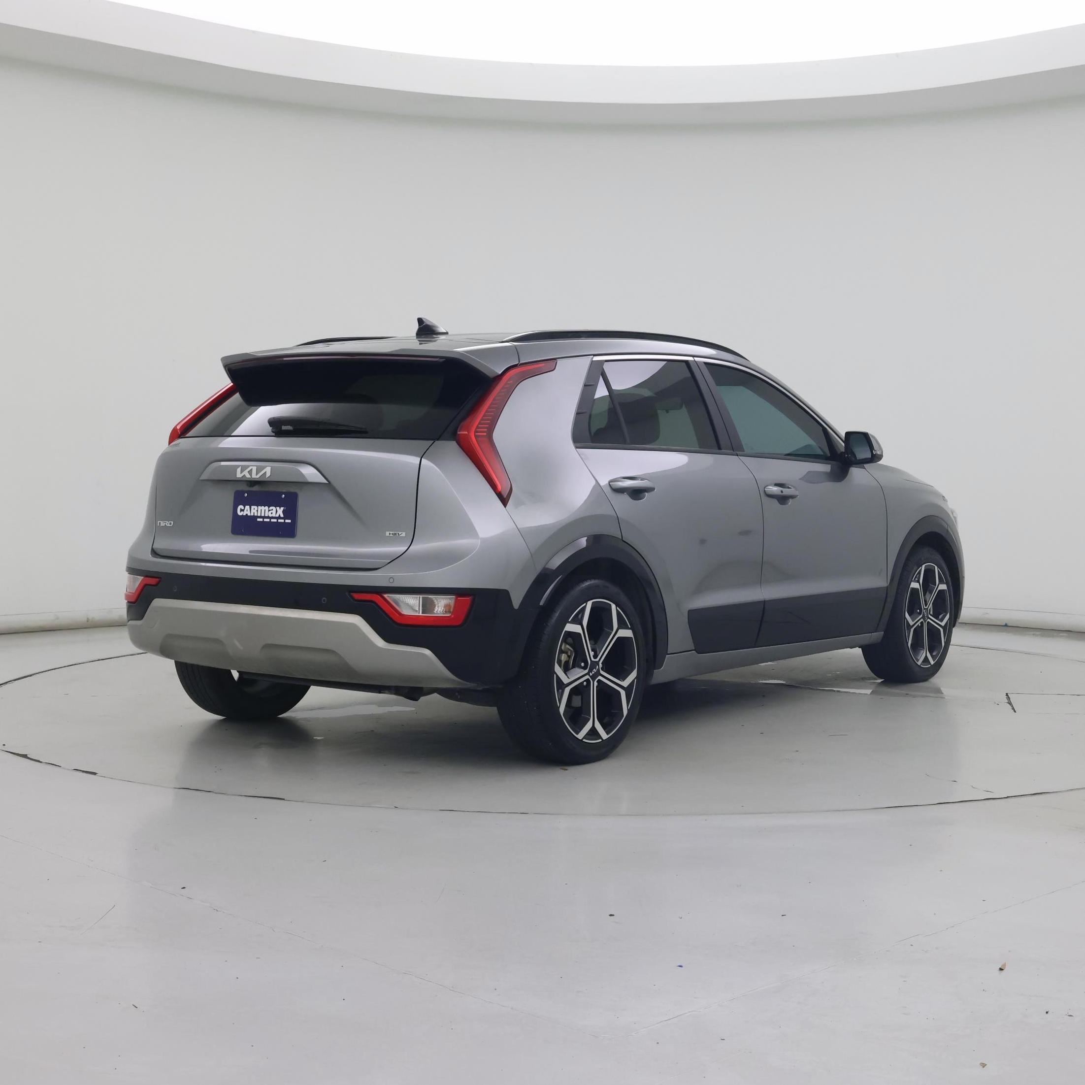 Thumbnail: 2023 Kia Niro - 8