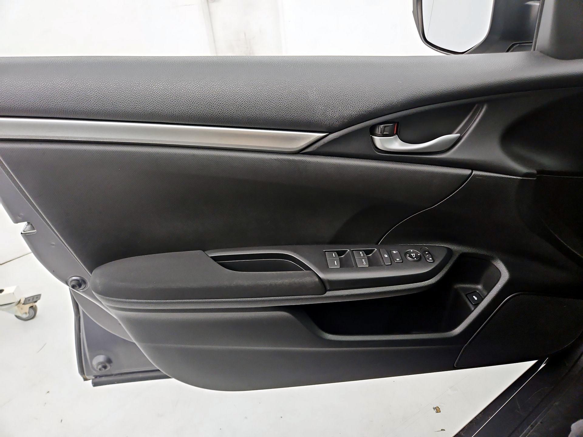 Thumbnail: 2016 Honda Civic - 12