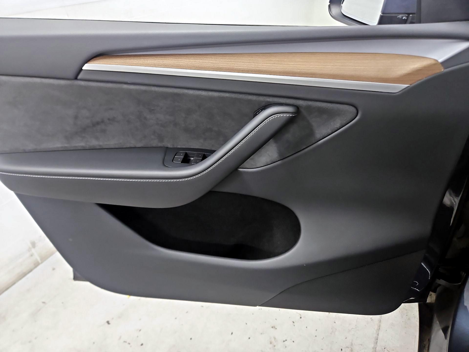 Thumbnail: 2023 Tesla Model Y - 12