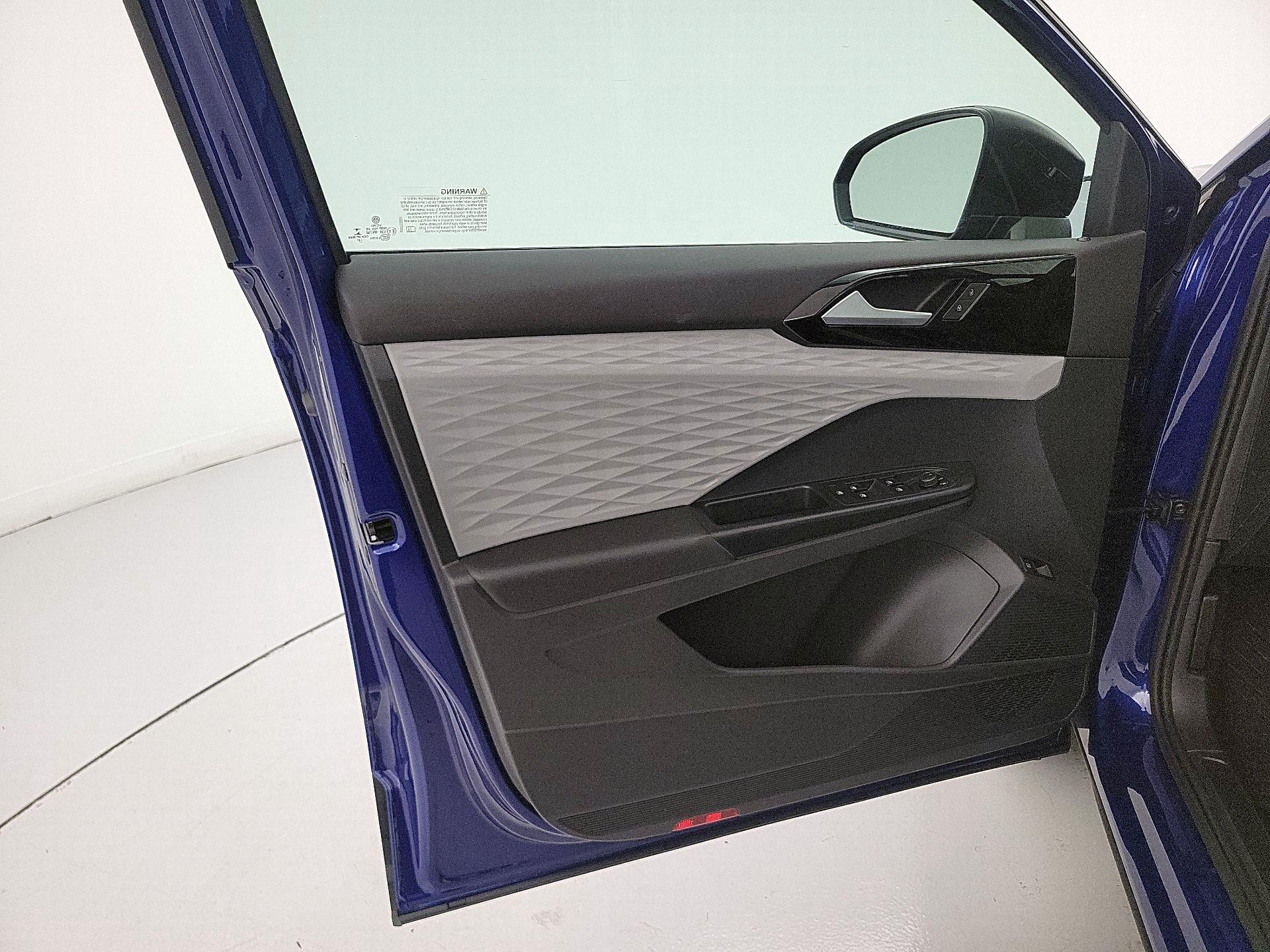 Thumbnail: 2022 Volkswagen Taos - 12