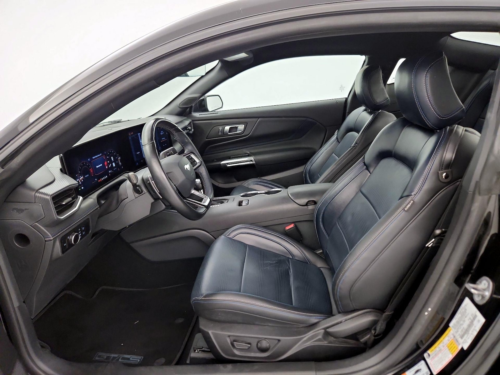 2025 Ford Mustang GT Premium - Photo 12