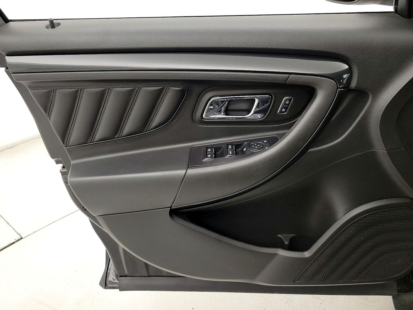 2017 Ford Taurus SHO - Photo 13