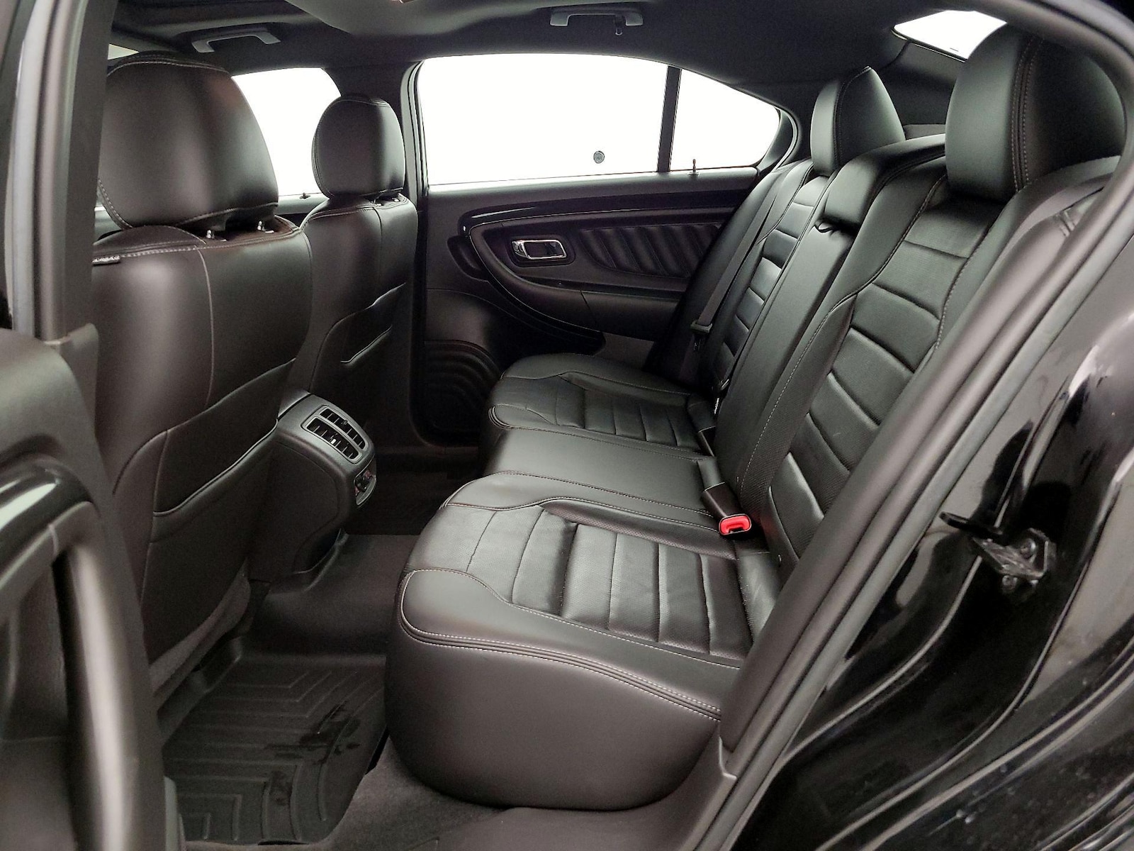 2017 Ford Taurus SHO - Photo 22
