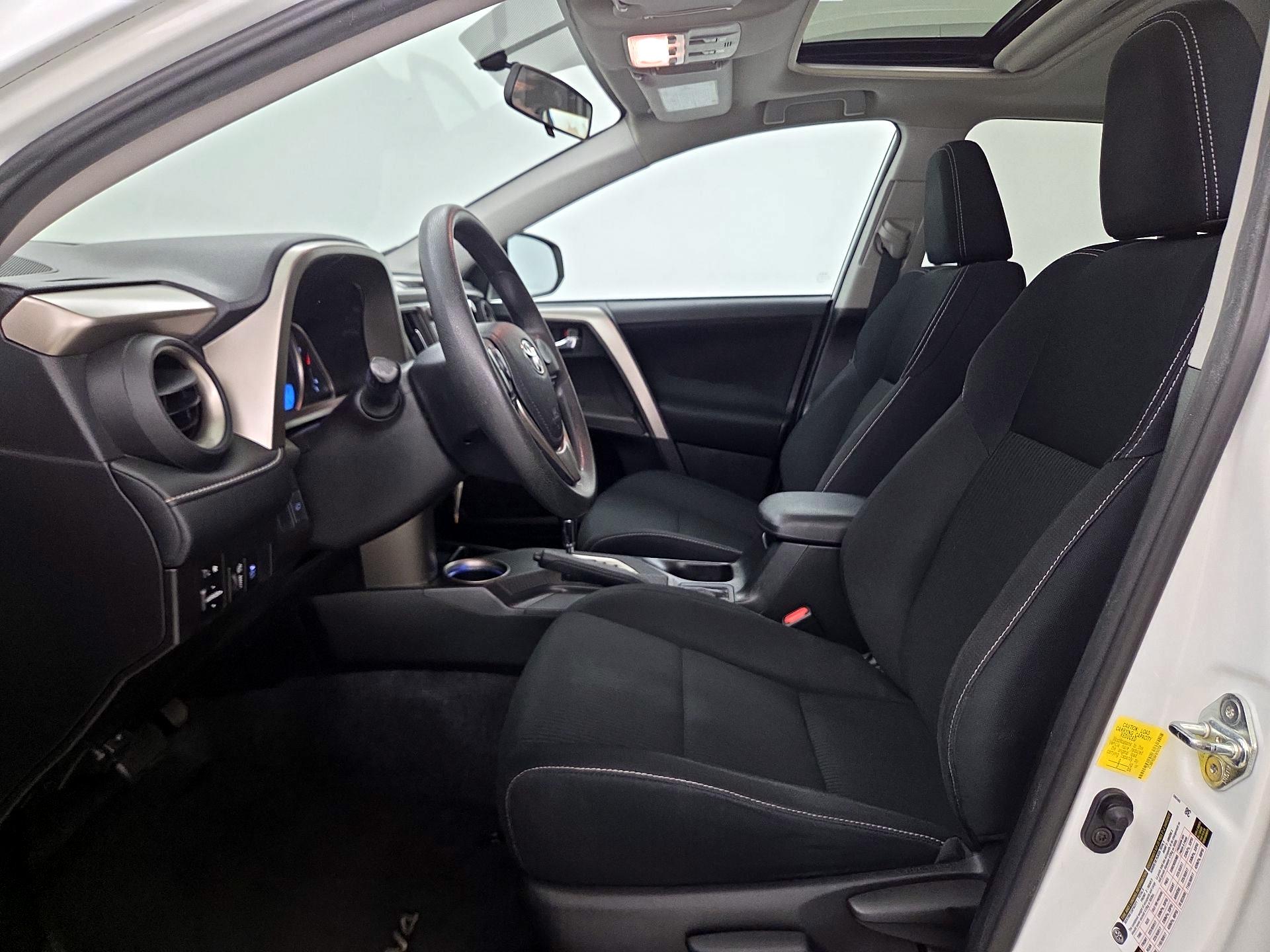 Thumbnail: 2015 Toyota RAV4 - 11