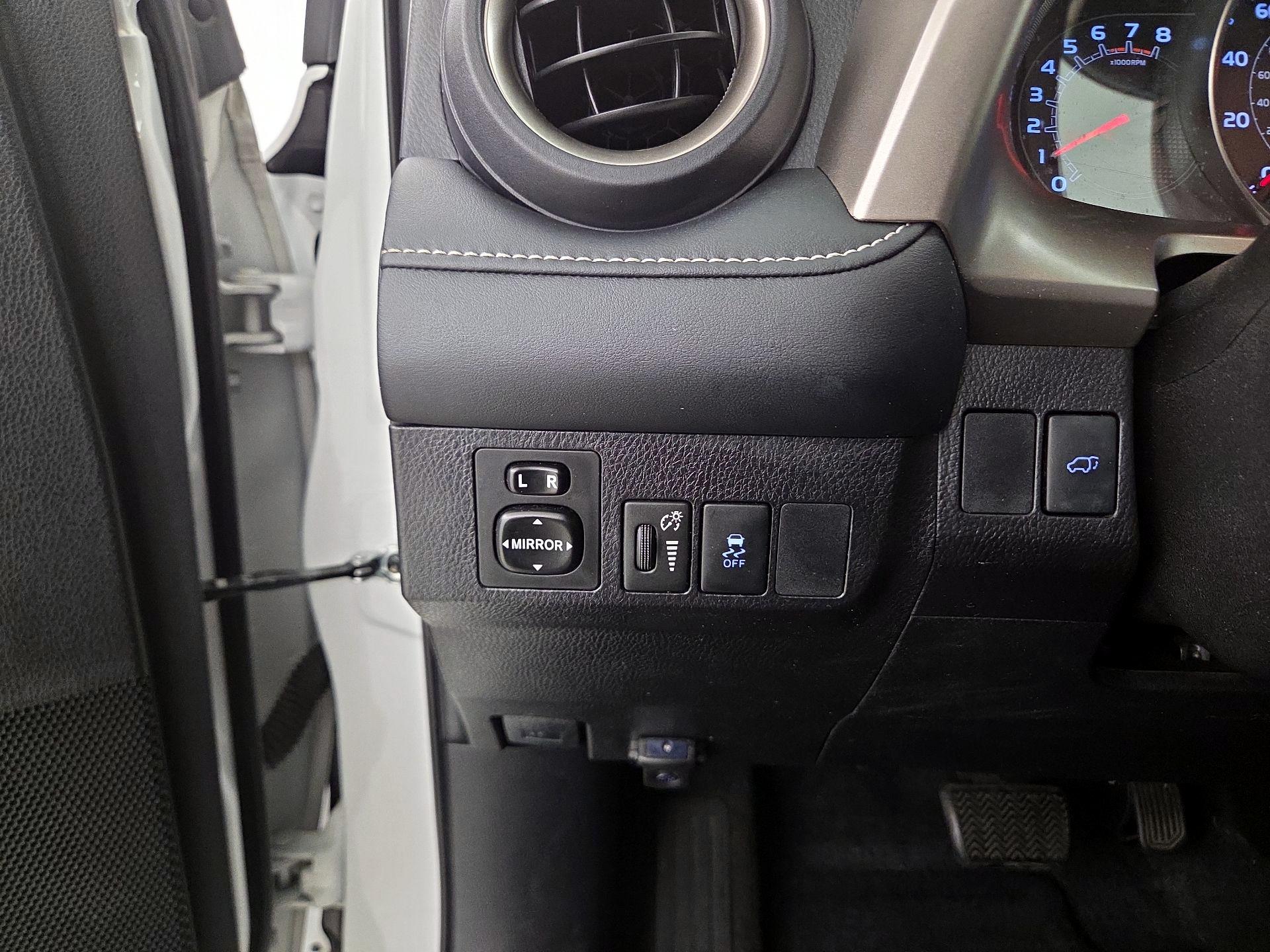 Thumbnail: 2015 Toyota RAV4 - 13