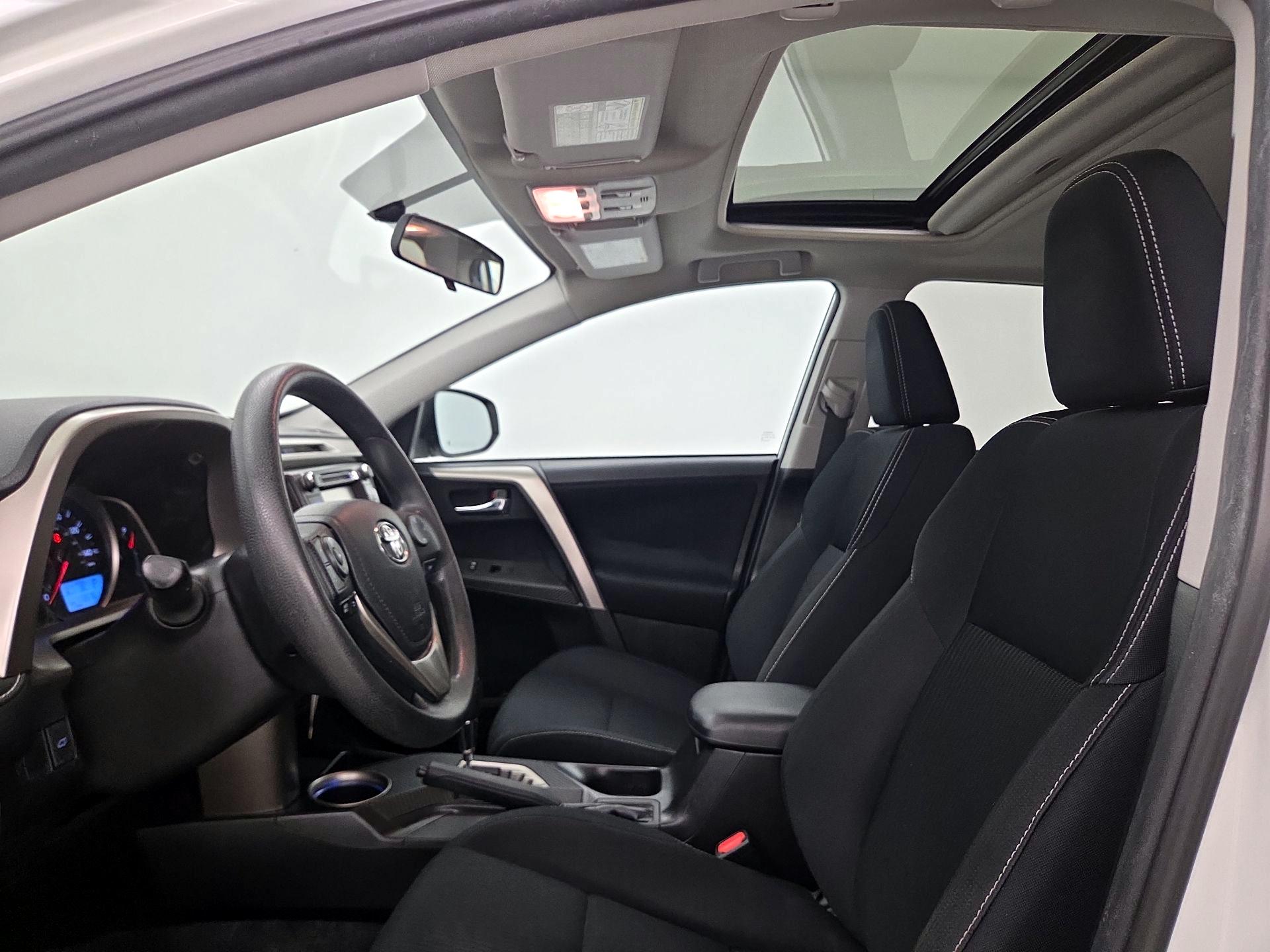 Thumbnail: 2015 Toyota RAV4 - 19