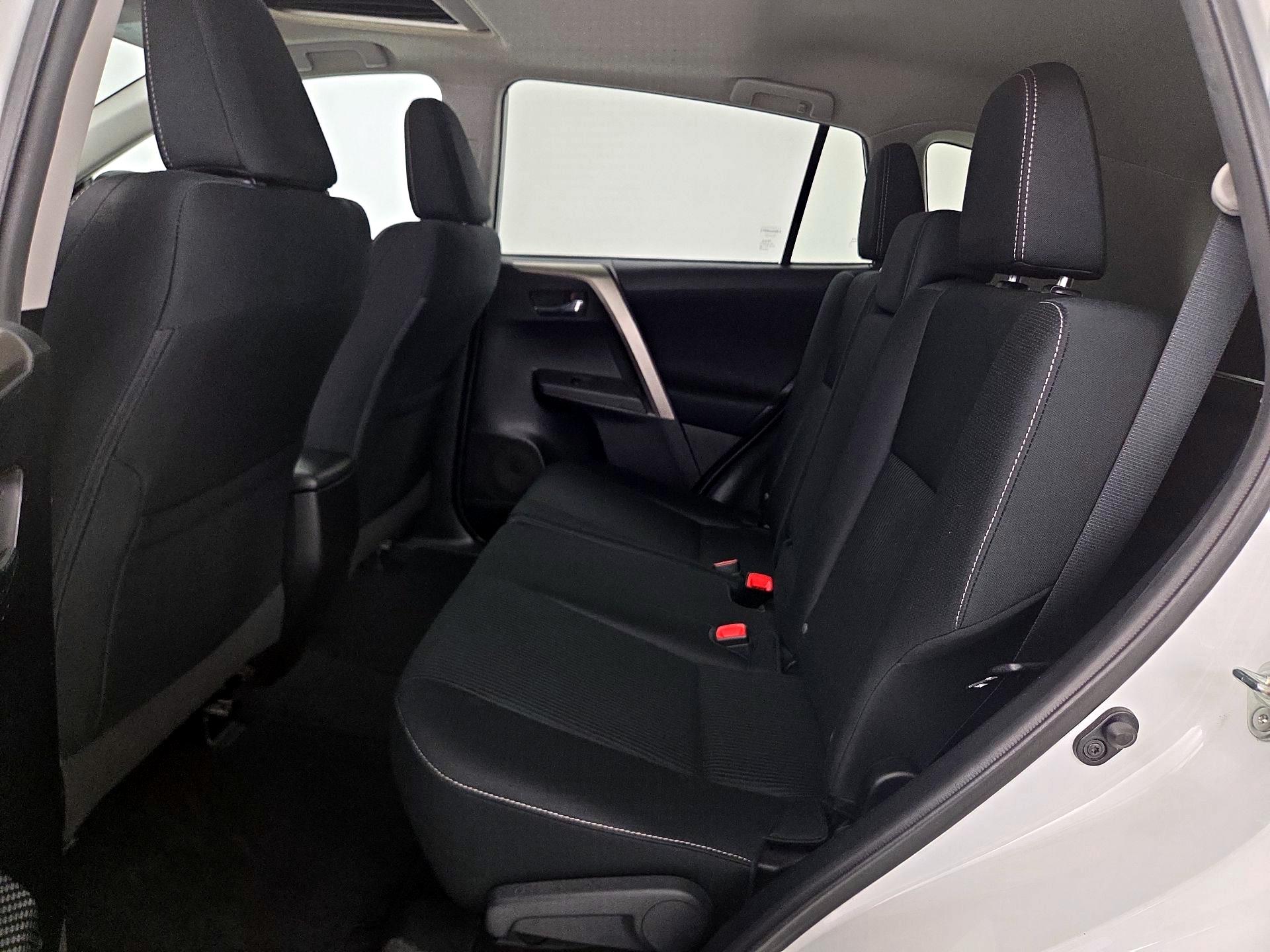 Thumbnail: 2015 Toyota RAV4 - 20