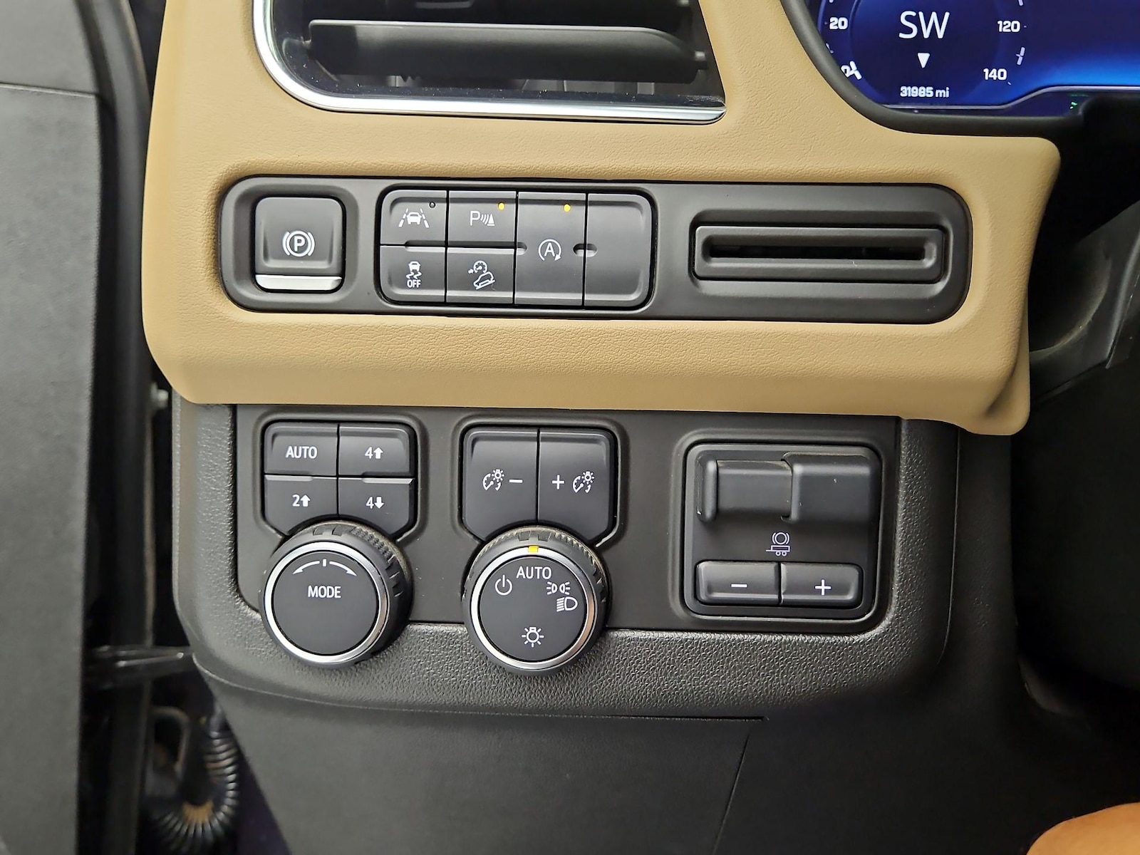 2024 Chevrolet Suburban Premier - Photo 14