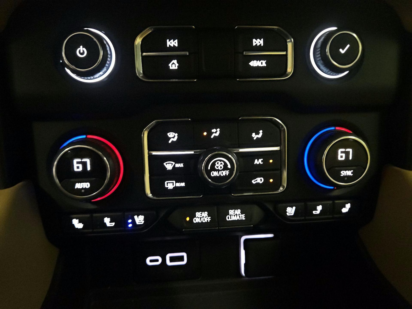 2024 Chevrolet Suburban Premier - Photo 17