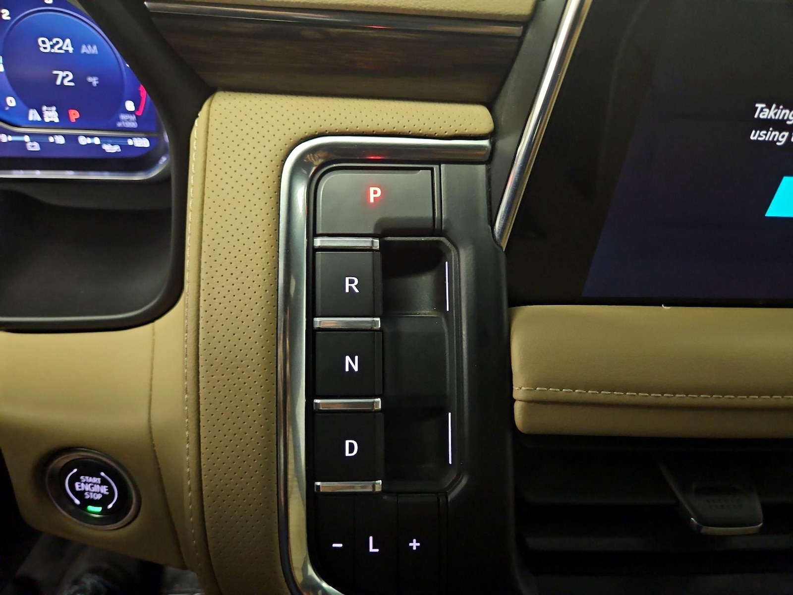 2024 Chevrolet Suburban Premier - Photo 18