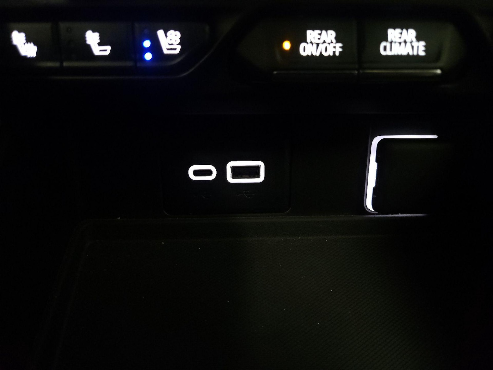 2024 Chevrolet Suburban Premier - Photo 19