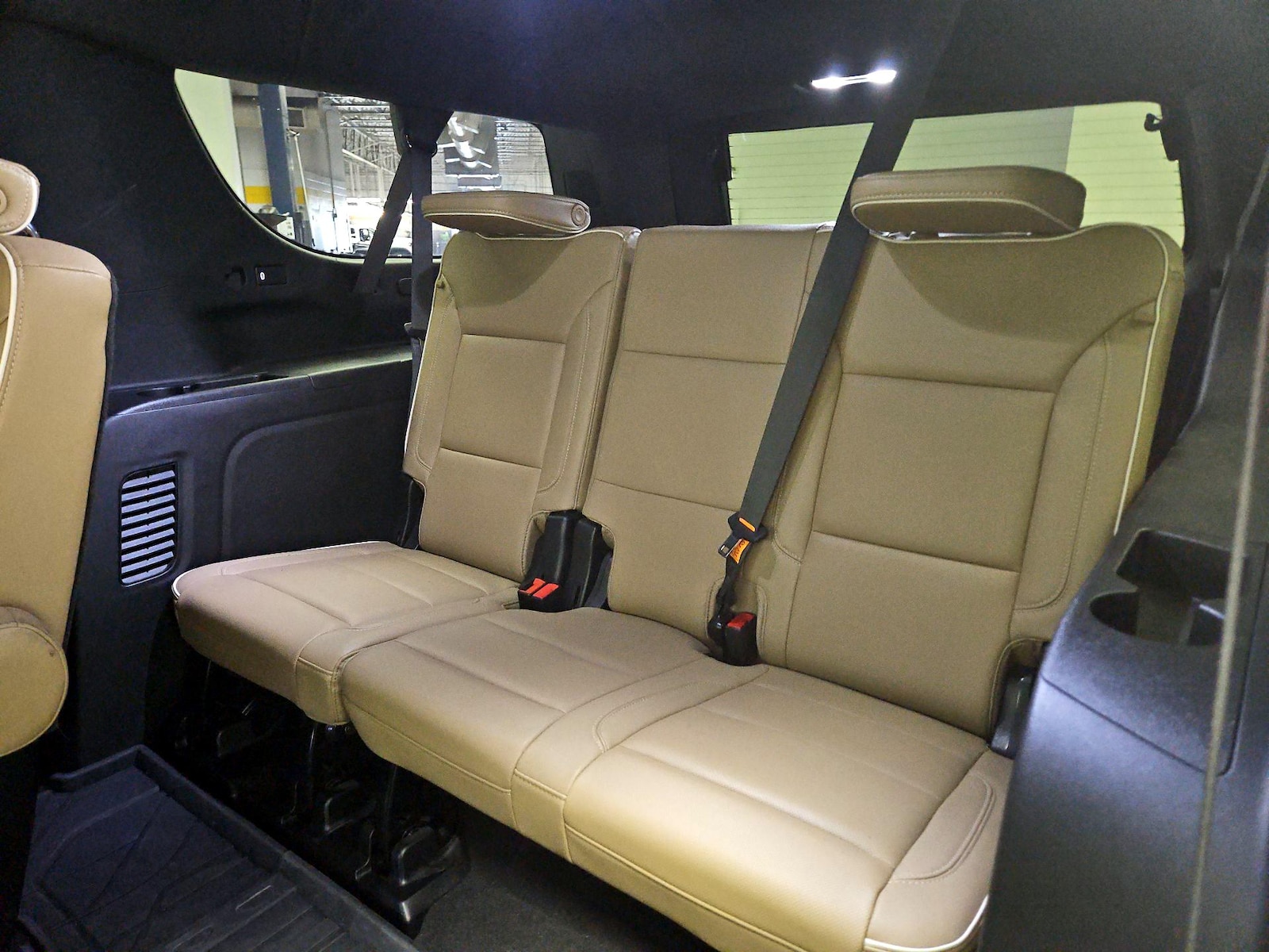 2024 Chevrolet Suburban Premier - Photo 21