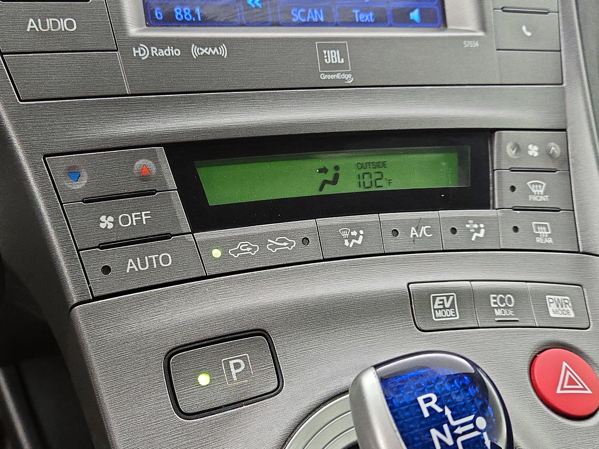 Thumbnail: 2014 Toyota Prius - 16