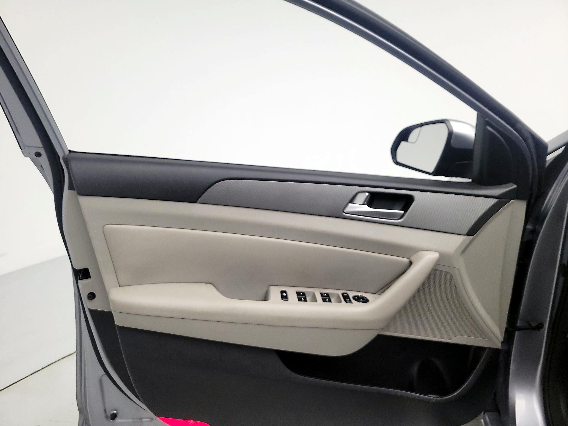 Thumbnail: 2015 Hyundai Sonata - 12