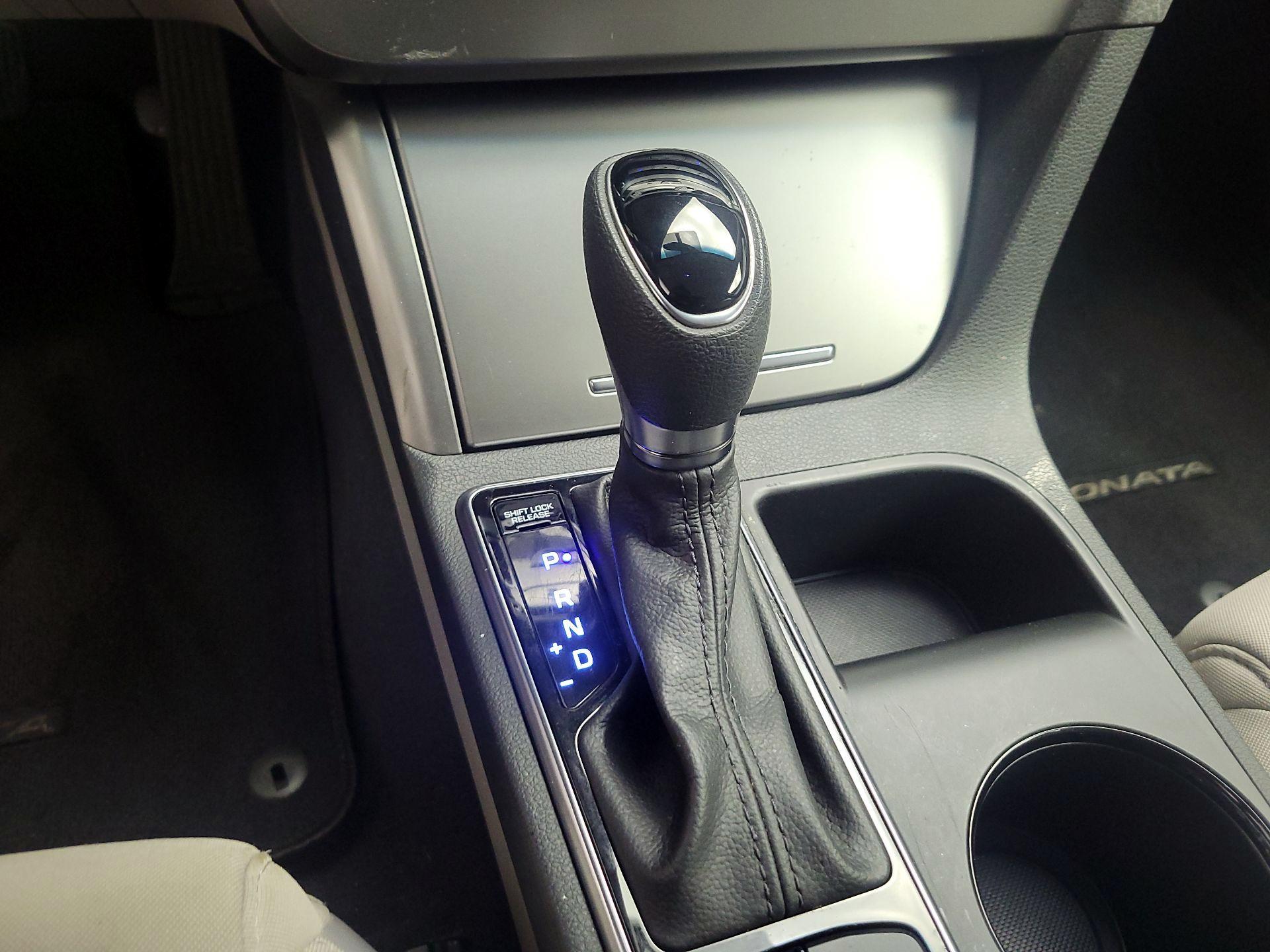 Thumbnail: 2015 Hyundai Sonata - 16