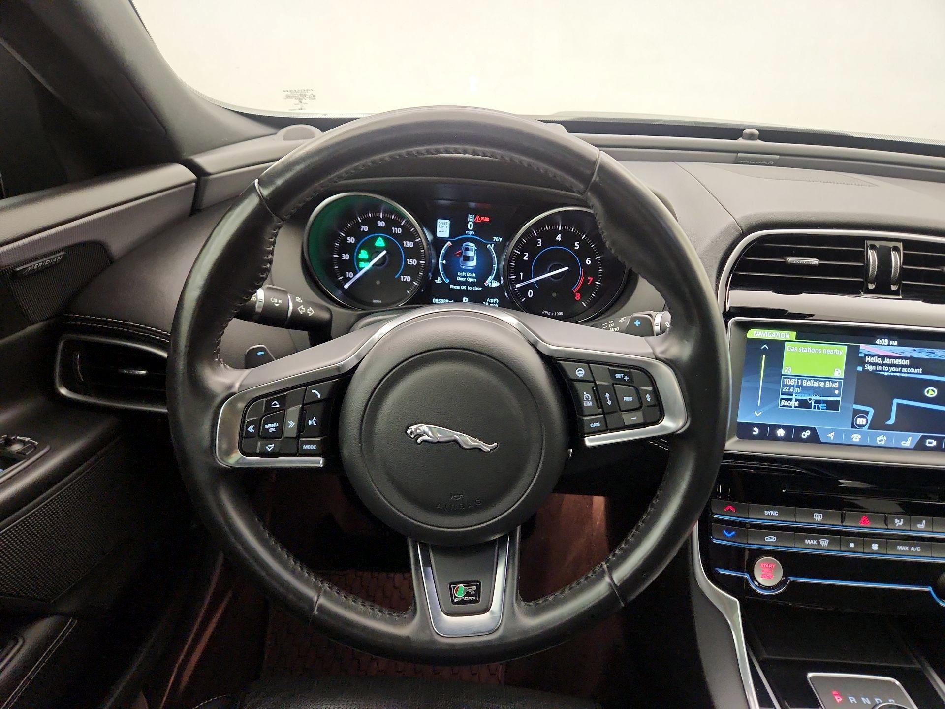 Thumbnail: 2017 Jaguar XE - 10