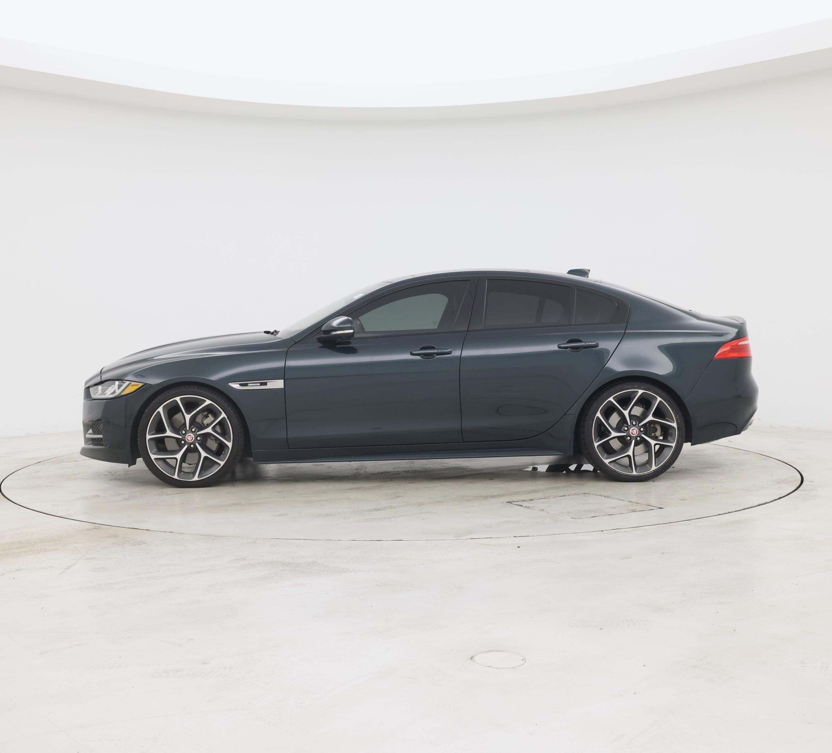 Thumbnail: 2017 Jaguar XE - 3