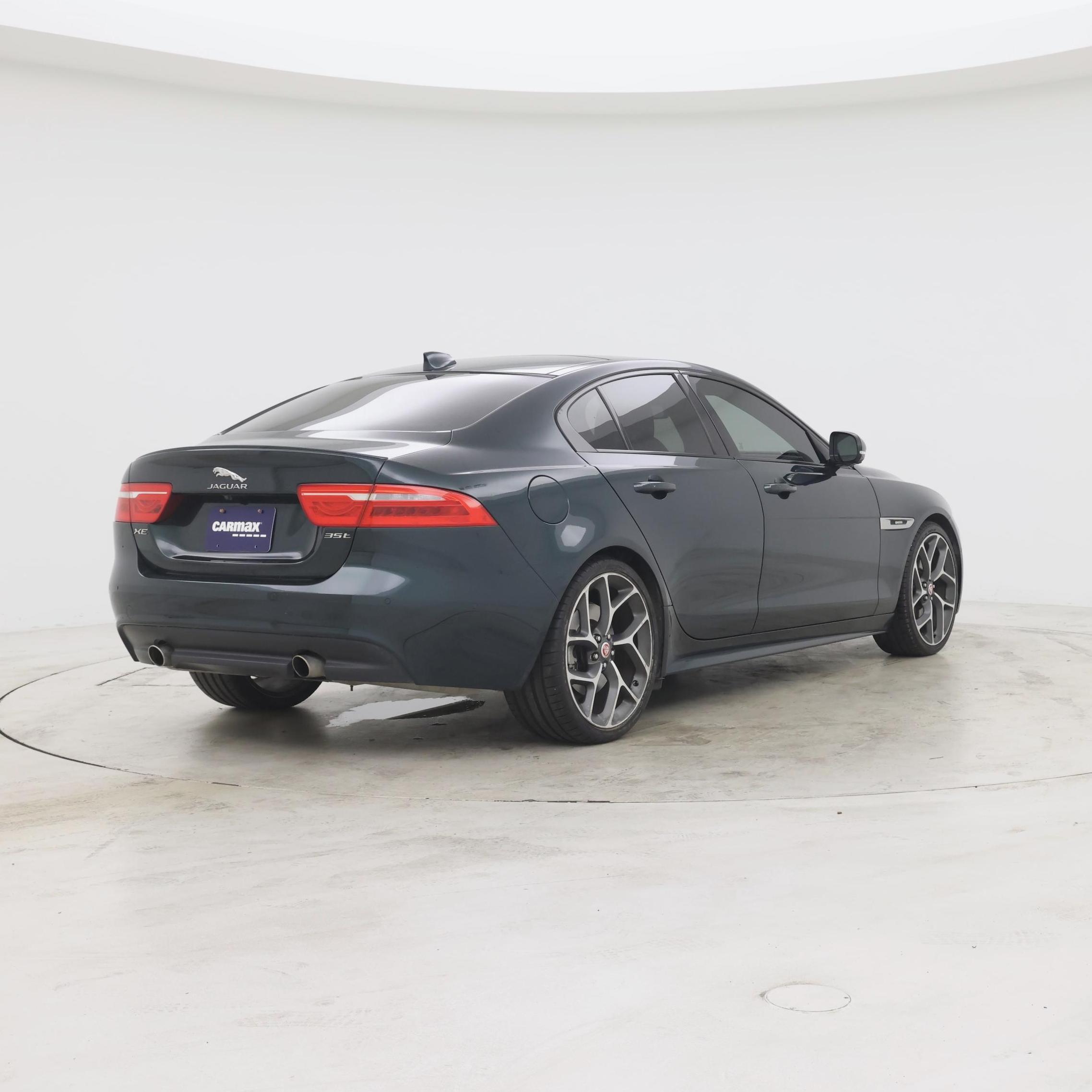 Thumbnail: 2017 Jaguar XE - 8