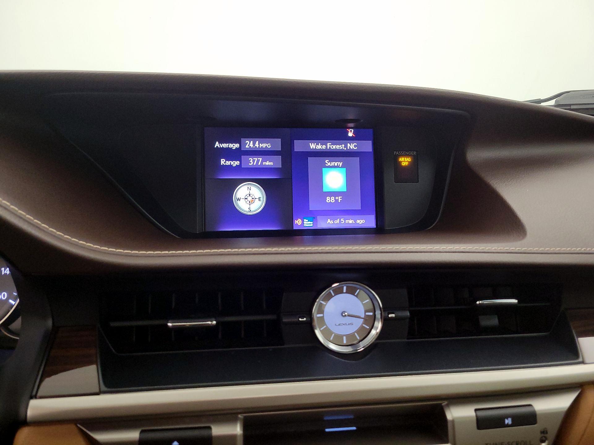 Thumbnail: 2017 Lexus ES - 13