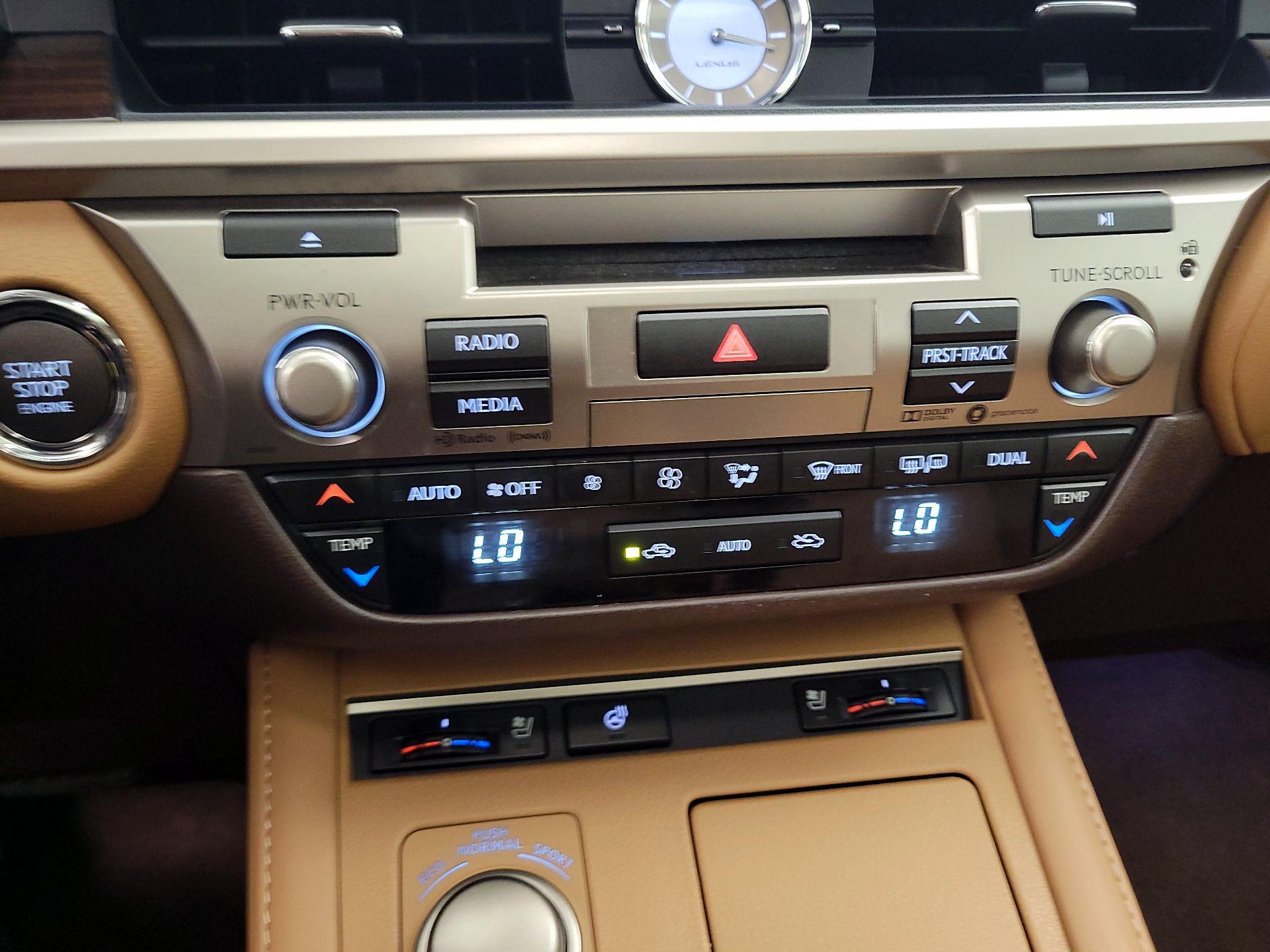 Thumbnail: 2017 Lexus ES - 14