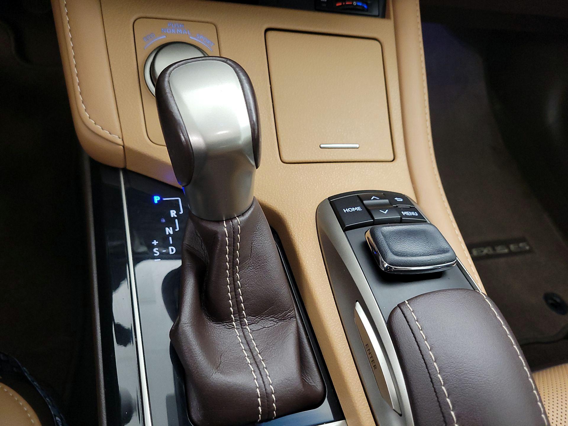 Thumbnail: 2017 Lexus ES - 15