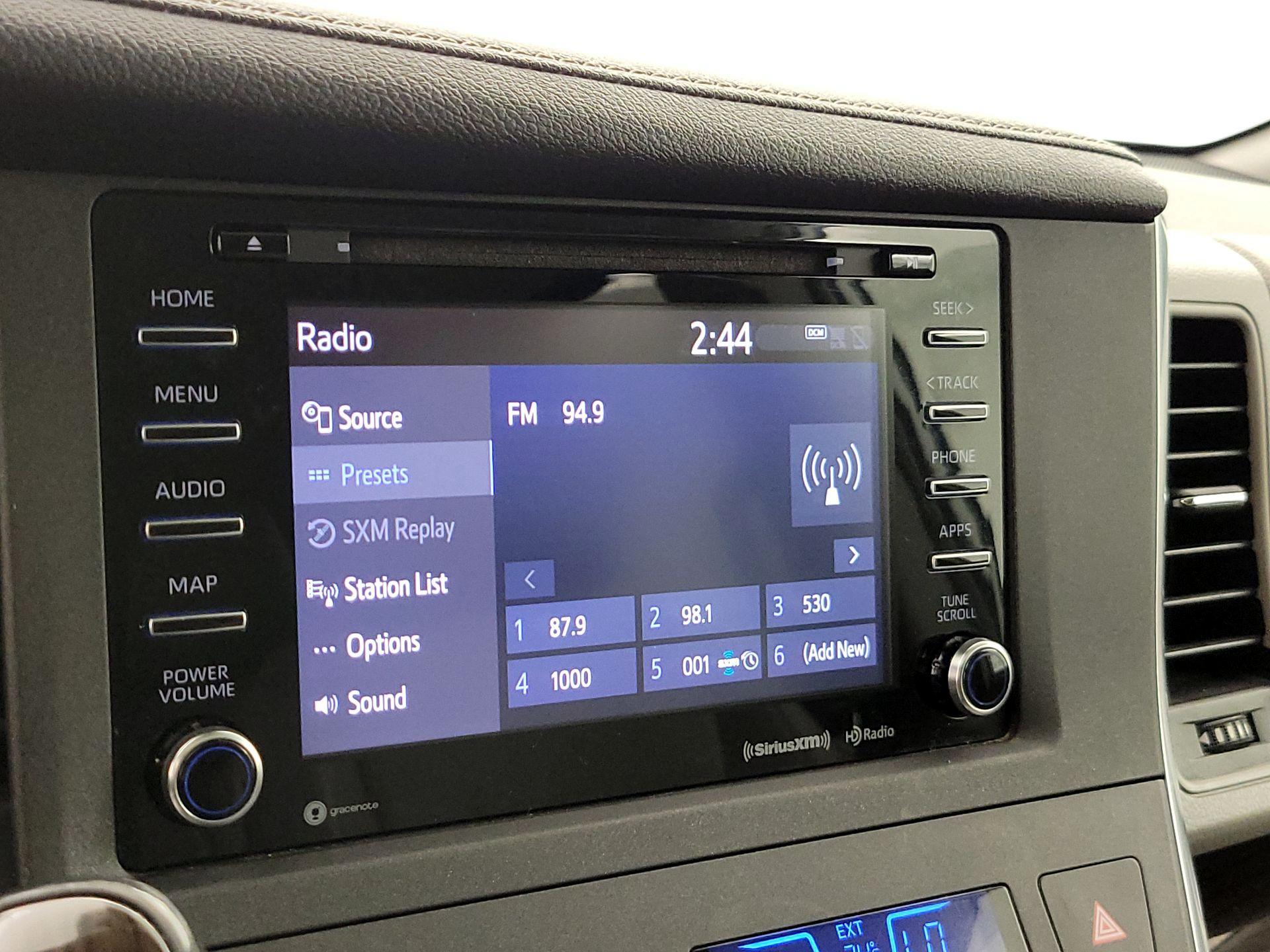 Thumbnail: 2019 Toyota Sienna - 15