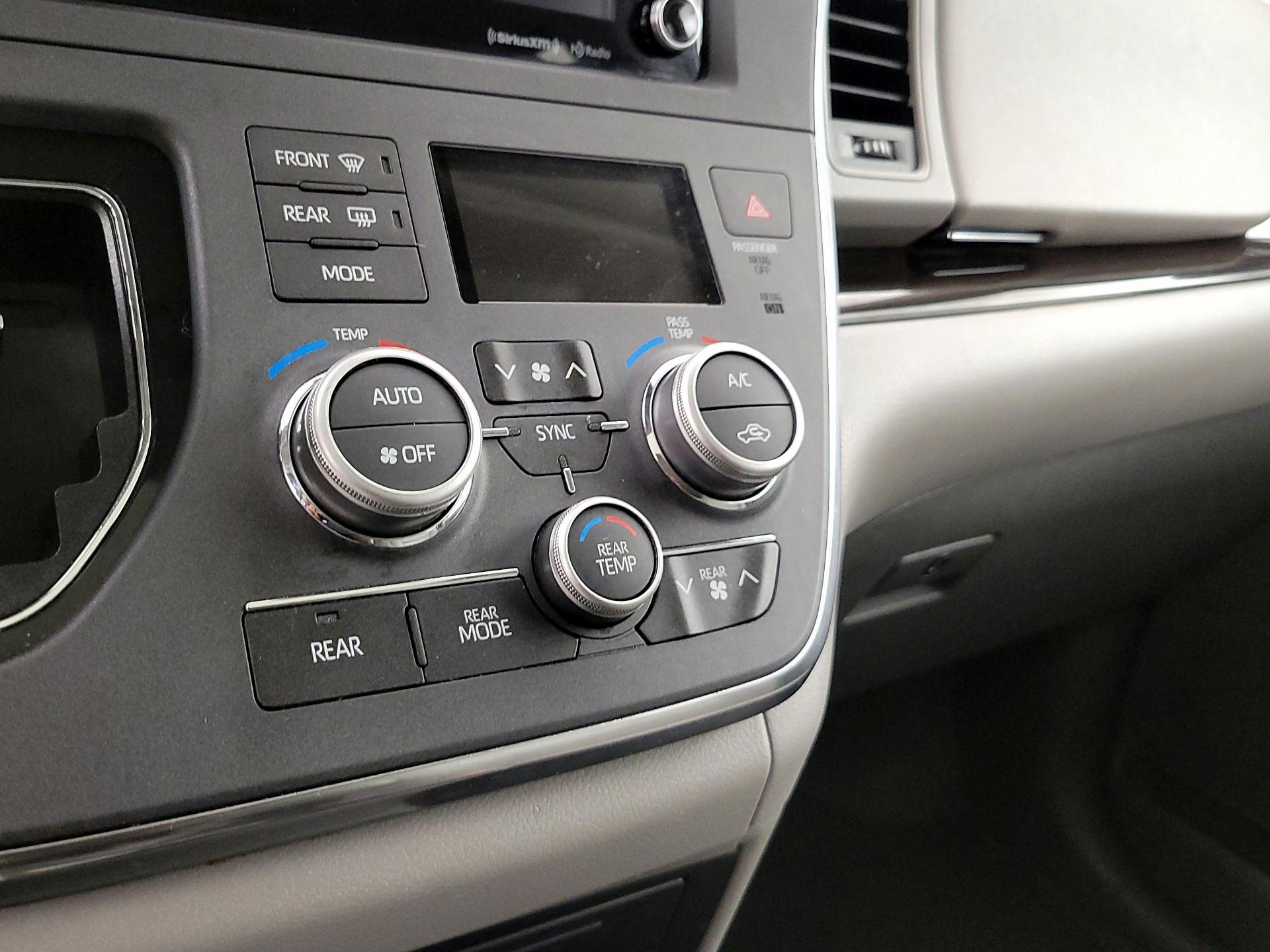 Thumbnail: 2019 Toyota Sienna - 16
