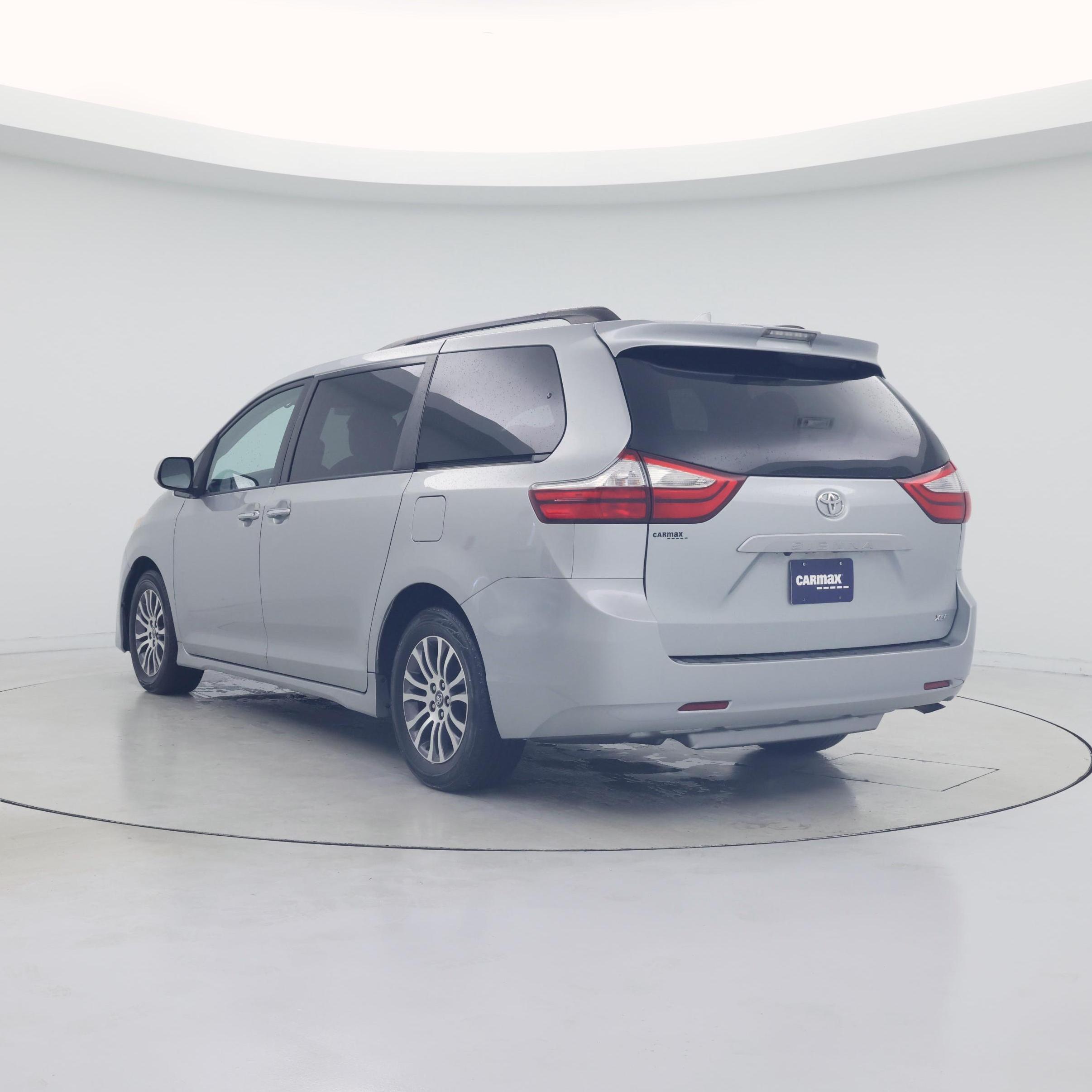 Thumbnail: 2019 Toyota Sienna - 2