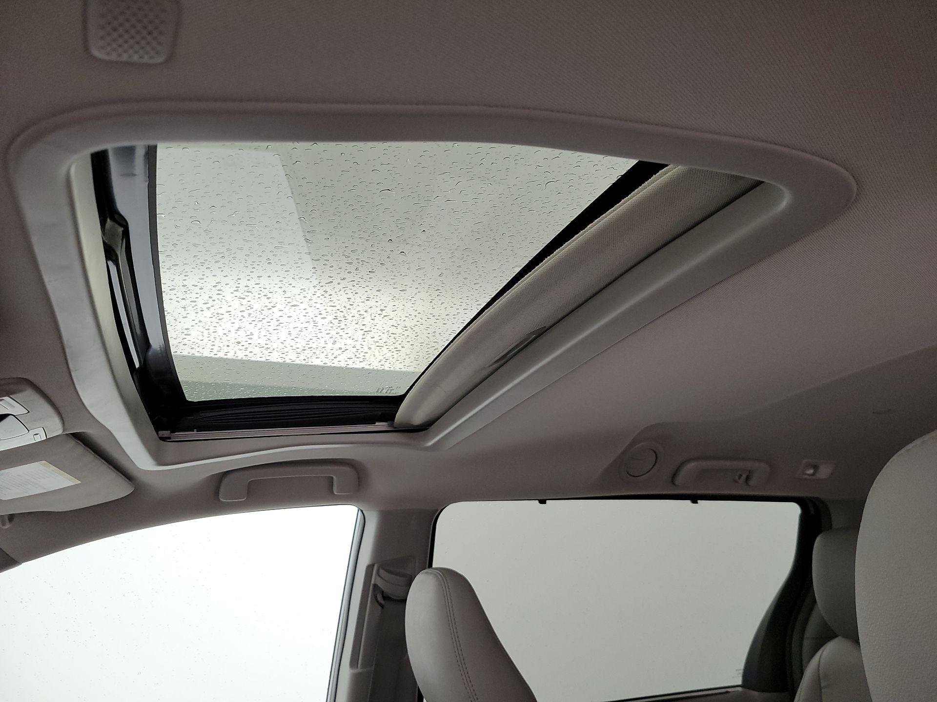 Thumbnail: 2019 Toyota Sienna - 19