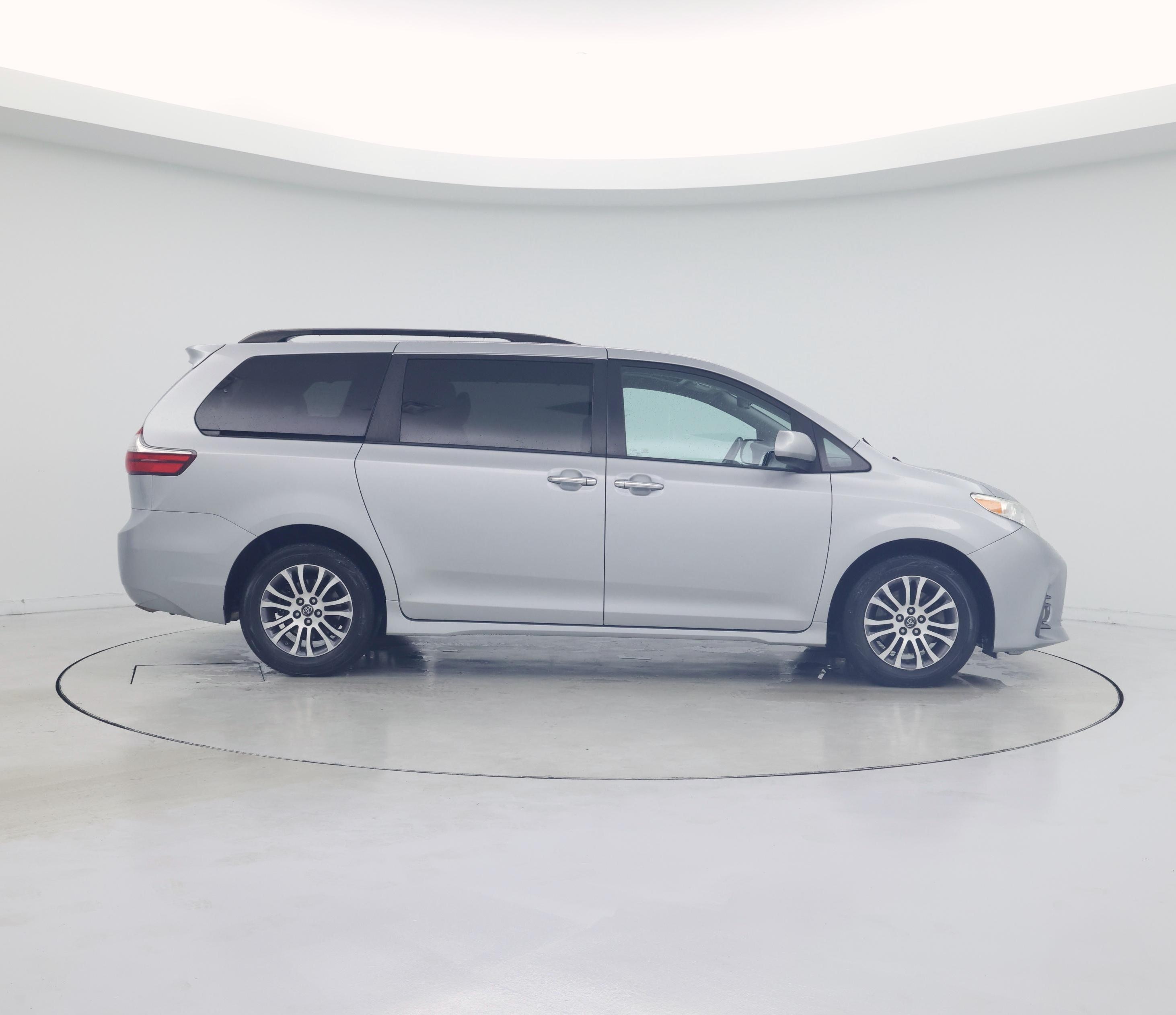 Thumbnail: 2019 Toyota Sienna - 7