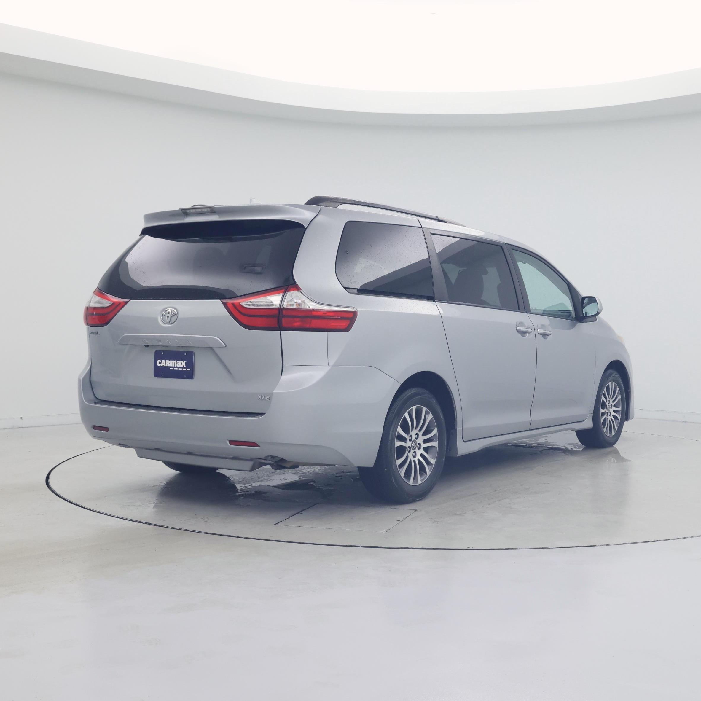 Thumbnail: 2019 Toyota Sienna - 8