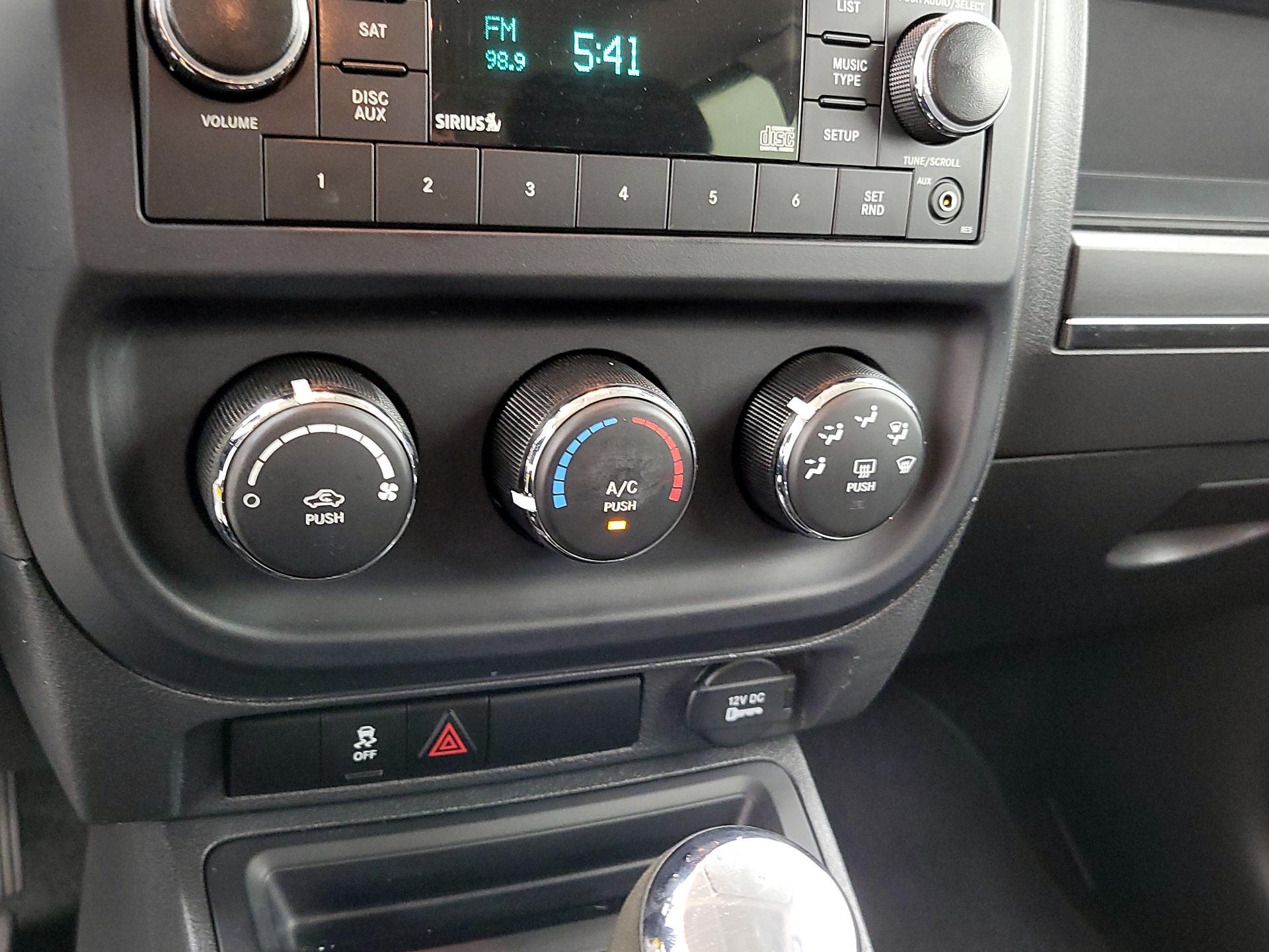 Thumbnail: 2015 Jeep Patriot - 14