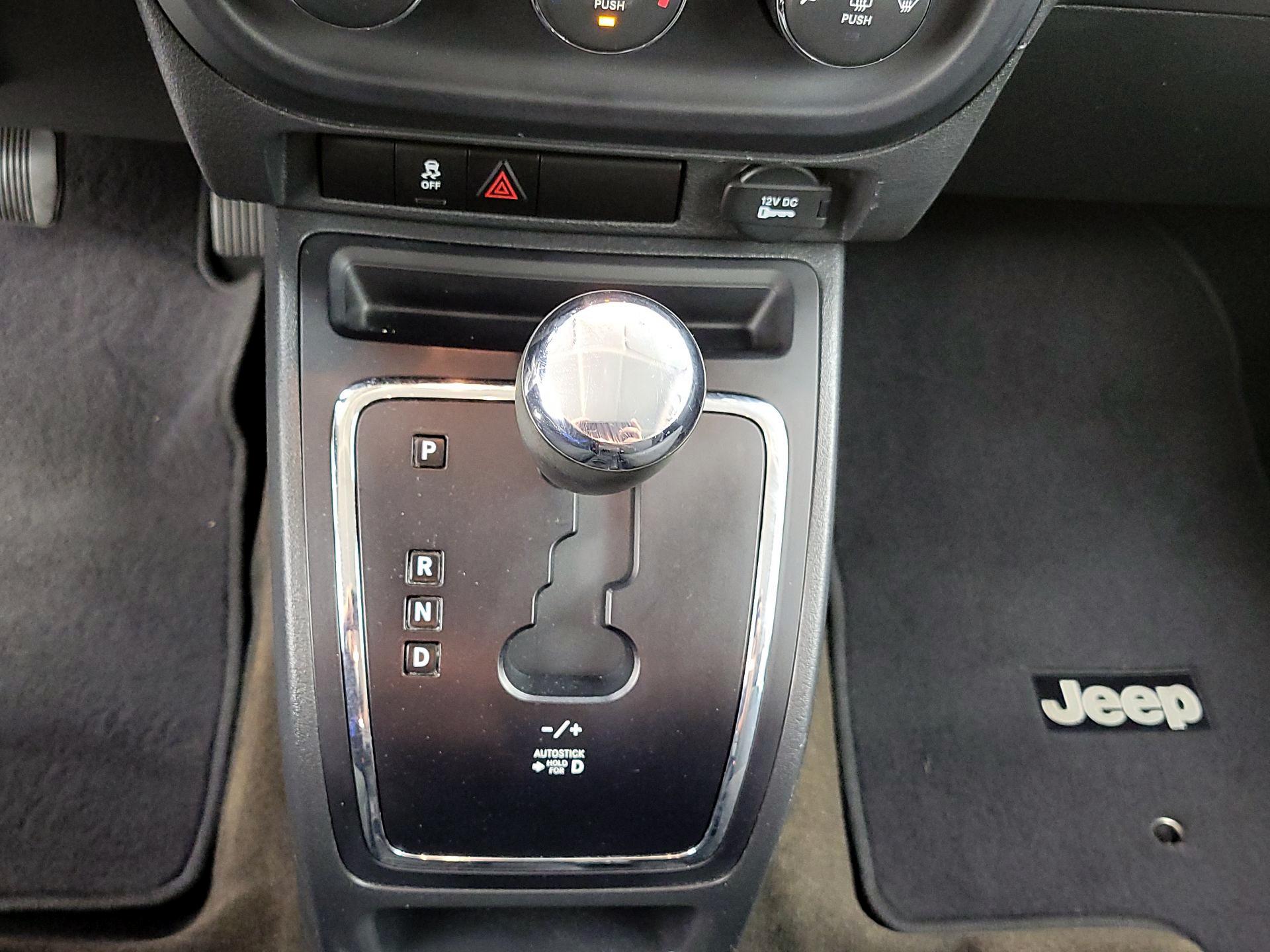 Thumbnail: 2015 Jeep Patriot - 15