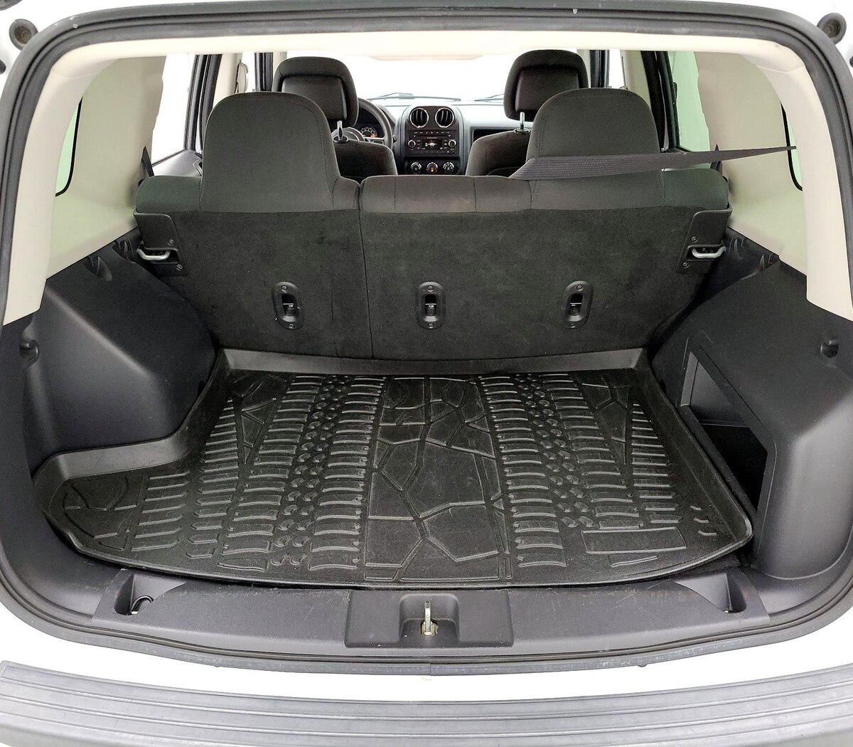 Trunk/Cargo (Seats Up)