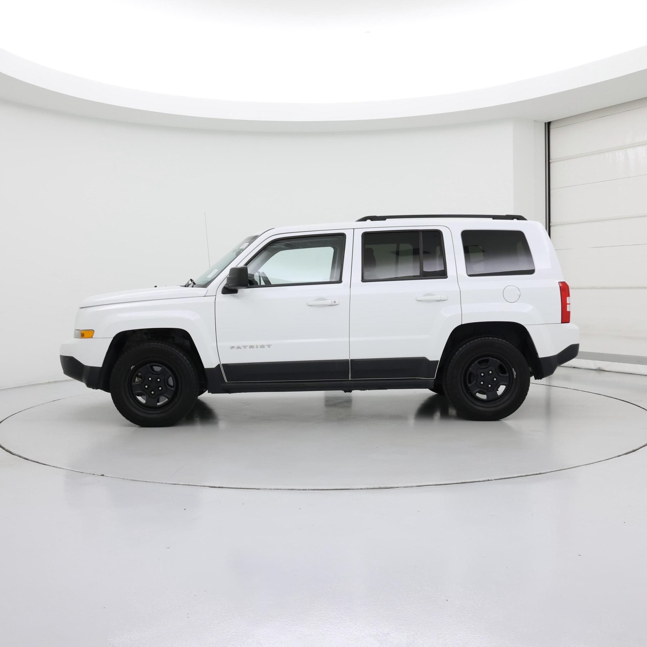 Thumbnail: 2015 Jeep Patriot - 3