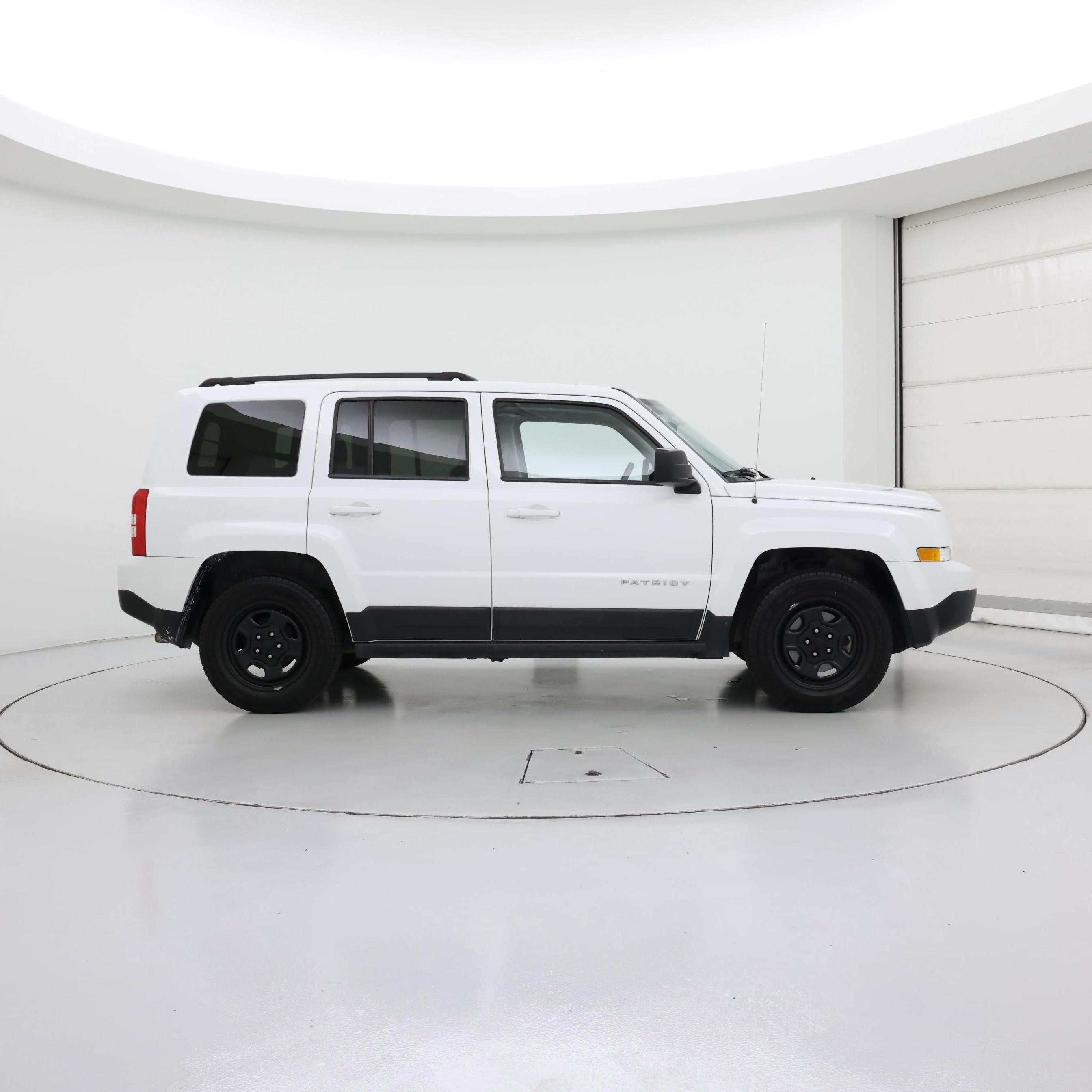 Thumbnail: 2015 Jeep Patriot - 7