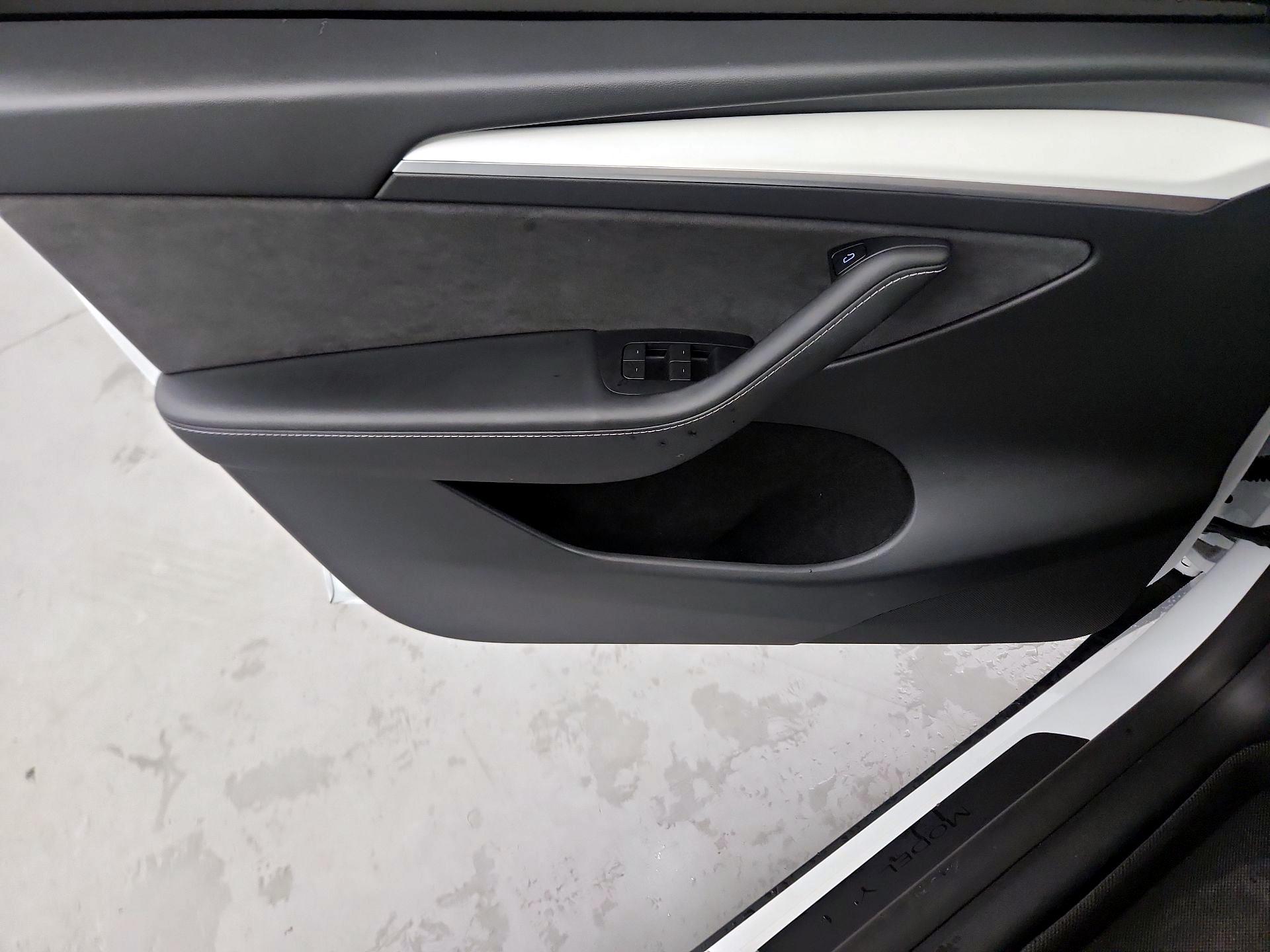 Thumbnail: 2023 Tesla Model Y - 12