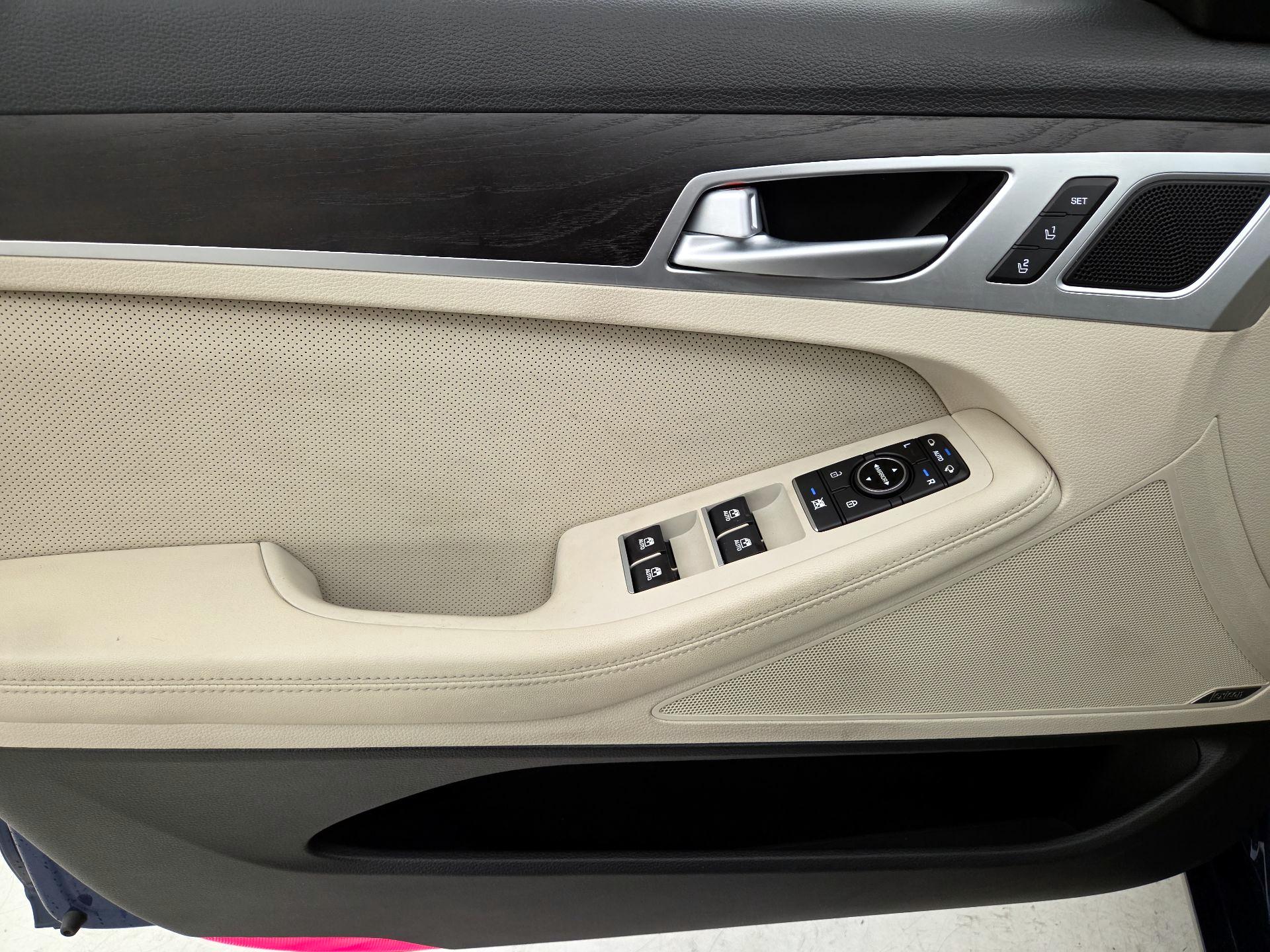 Thumbnail: 2017 Genesis G80 - 12