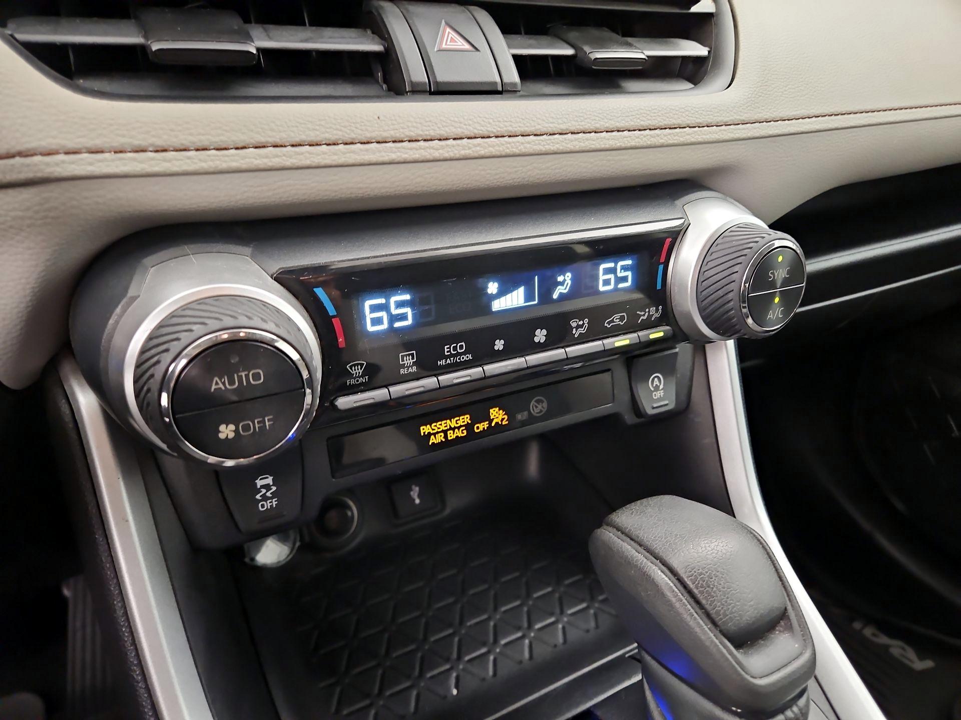 Thumbnail: 2020 Toyota RAV4 - 14