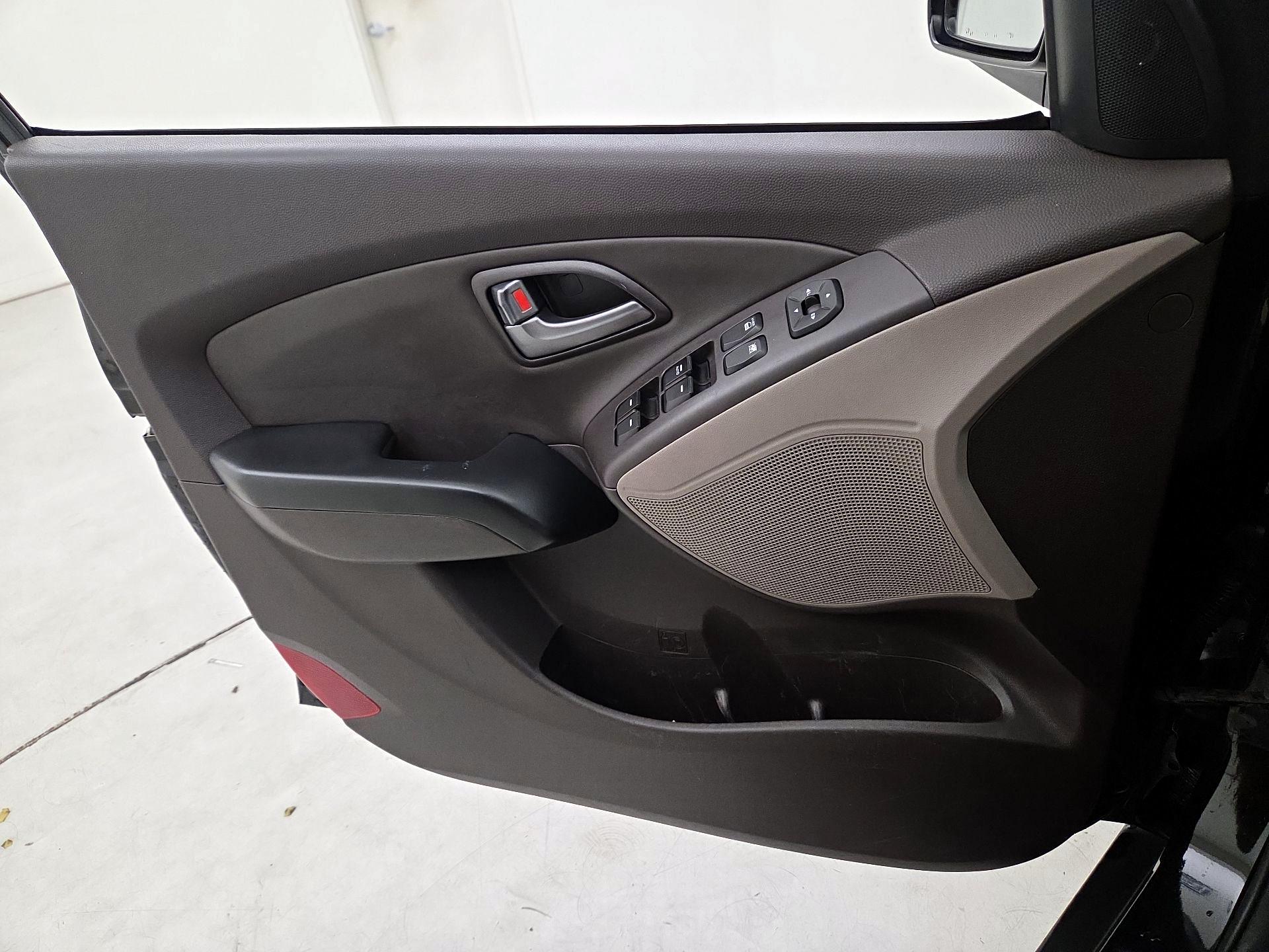 Thumbnail: 2015 Hyundai Tucson - 12