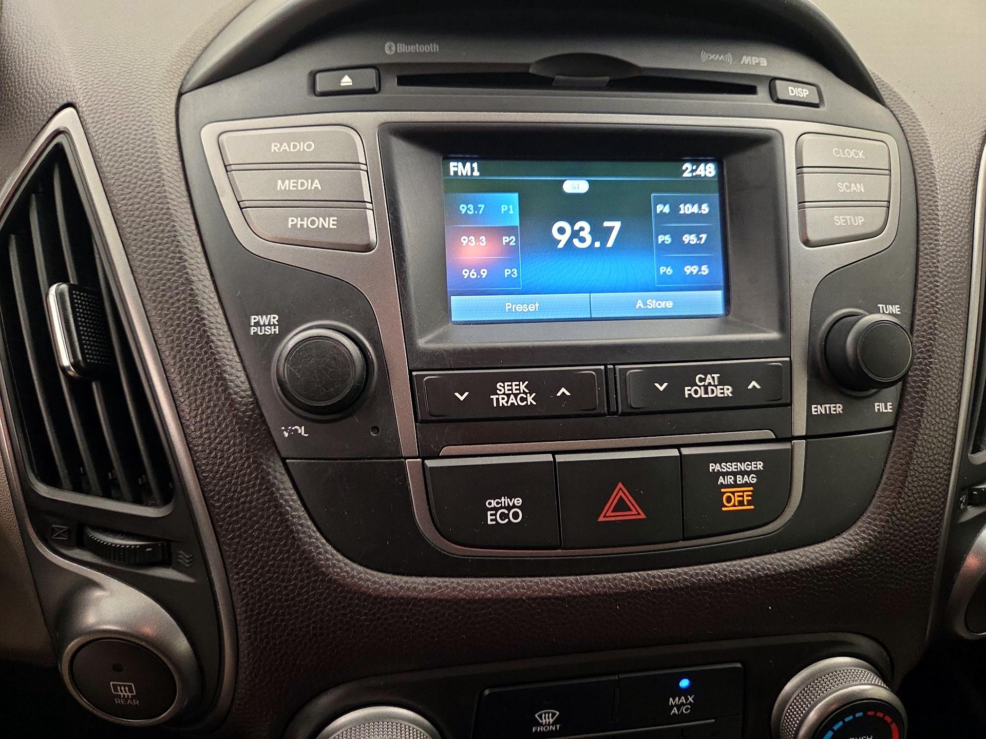 Thumbnail: 2015 Hyundai Tucson - 15
