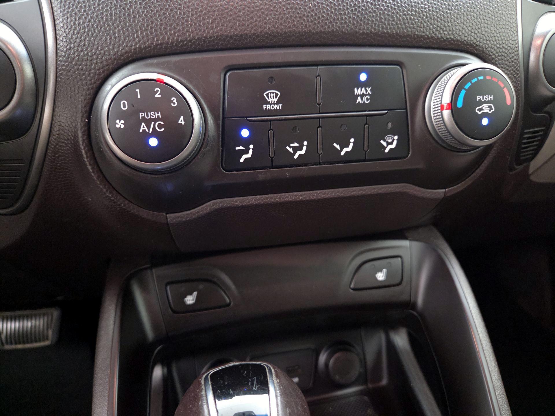 Thumbnail: 2015 Hyundai Tucson - 16