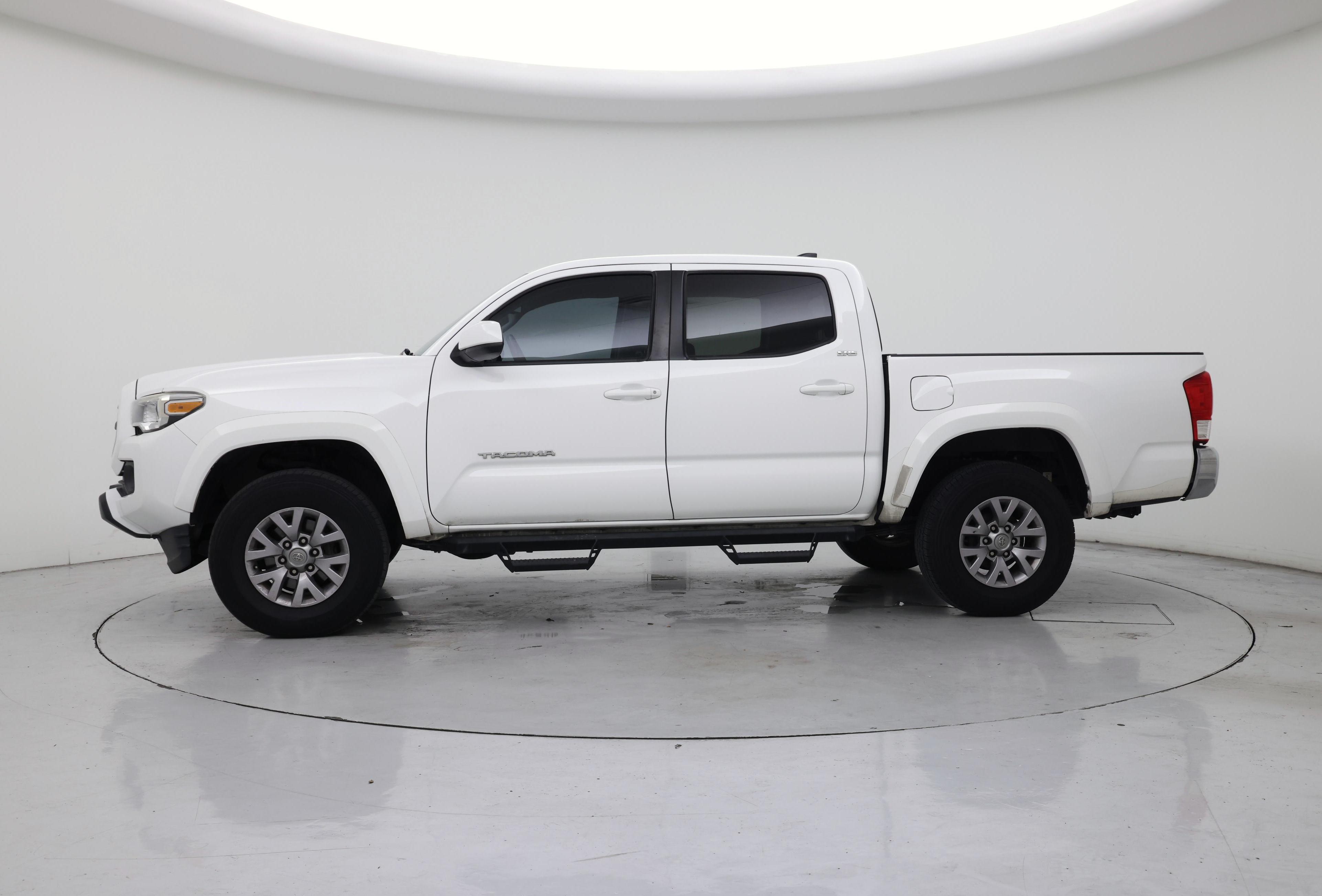 Thumbnail: 2017 Toyota Tacoma - 3