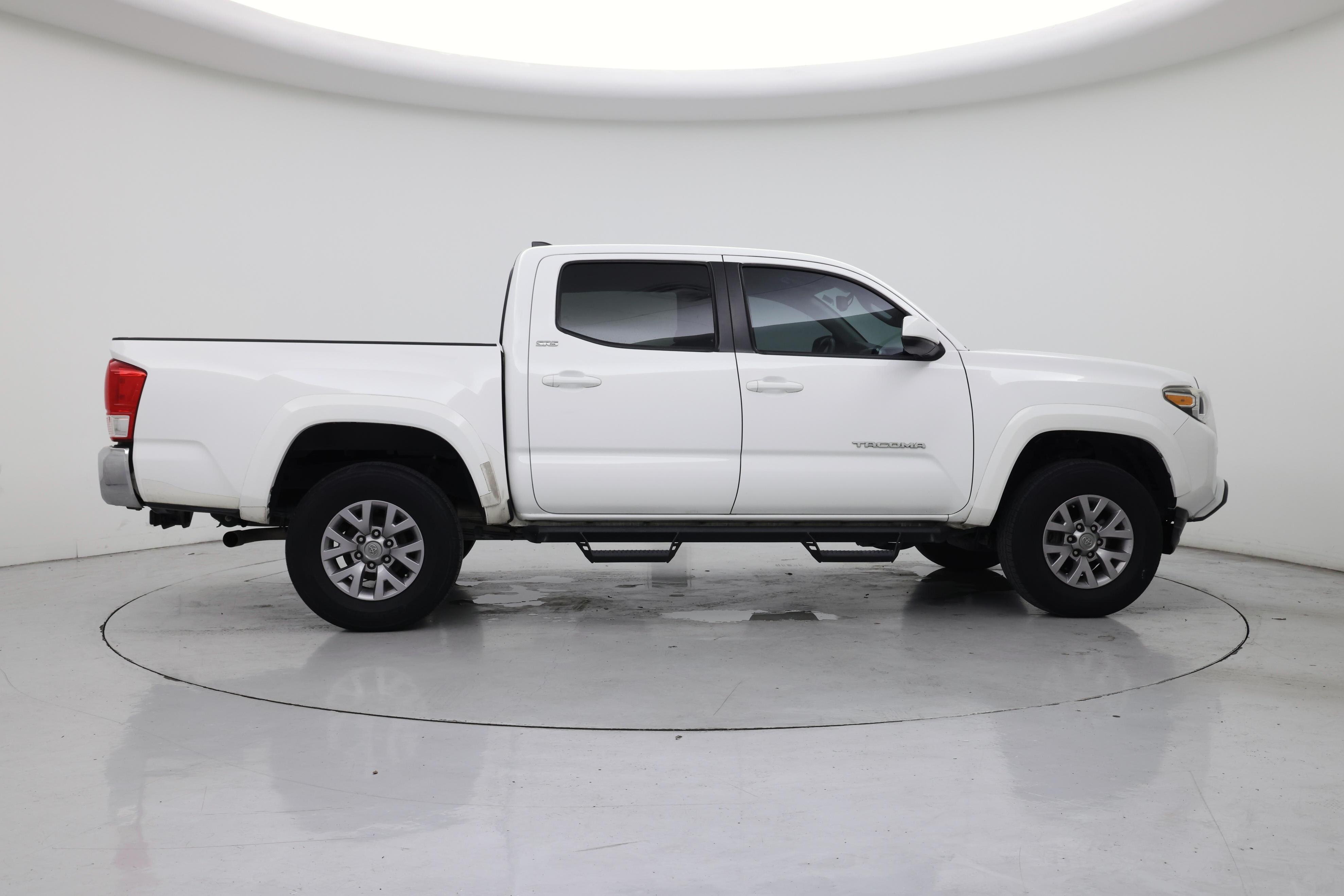 Thumbnail: 2017 Toyota Tacoma - 7