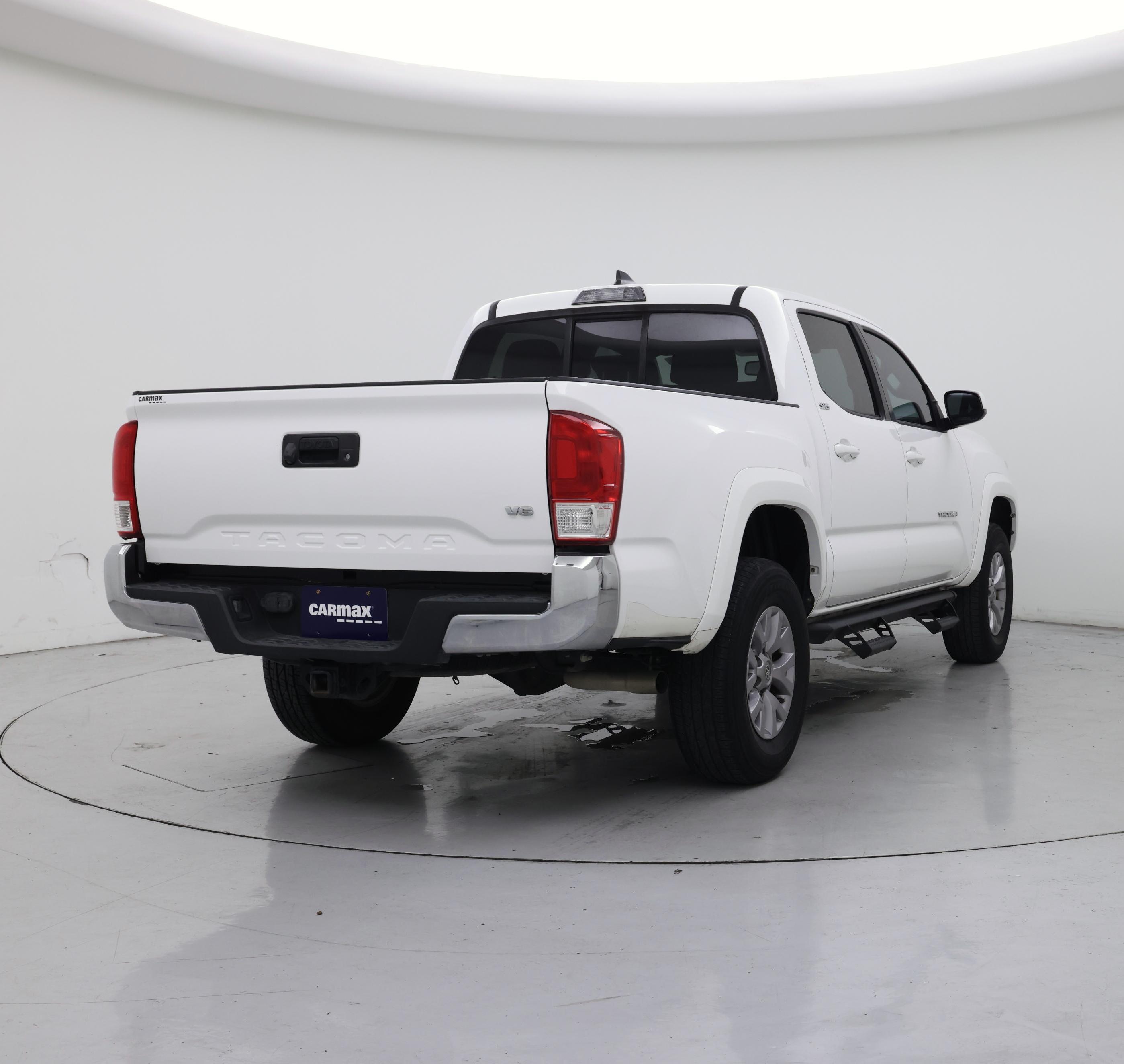 Thumbnail: 2017 Toyota Tacoma - 8
