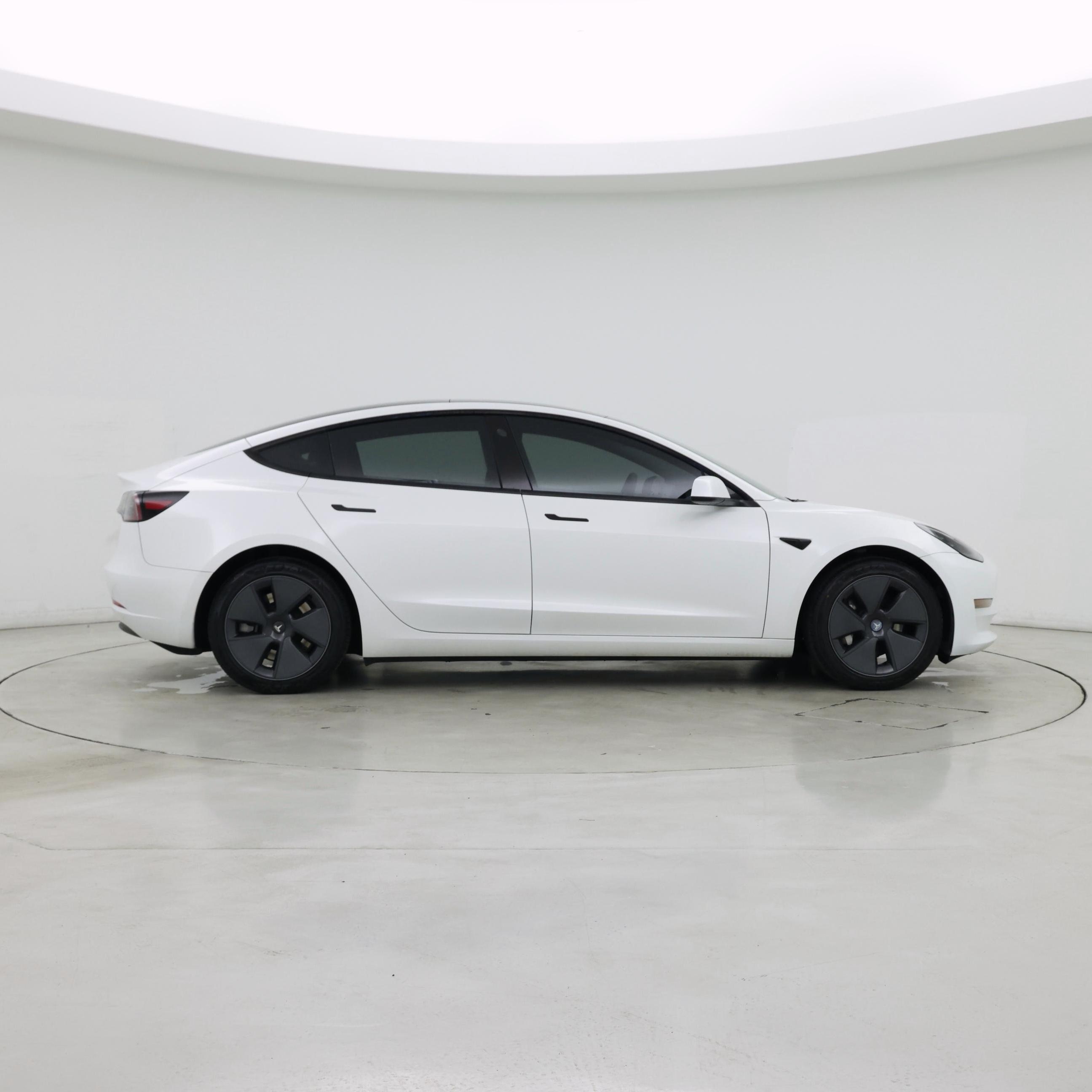 Thumbnail: 2023 Tesla Model 3 - 7