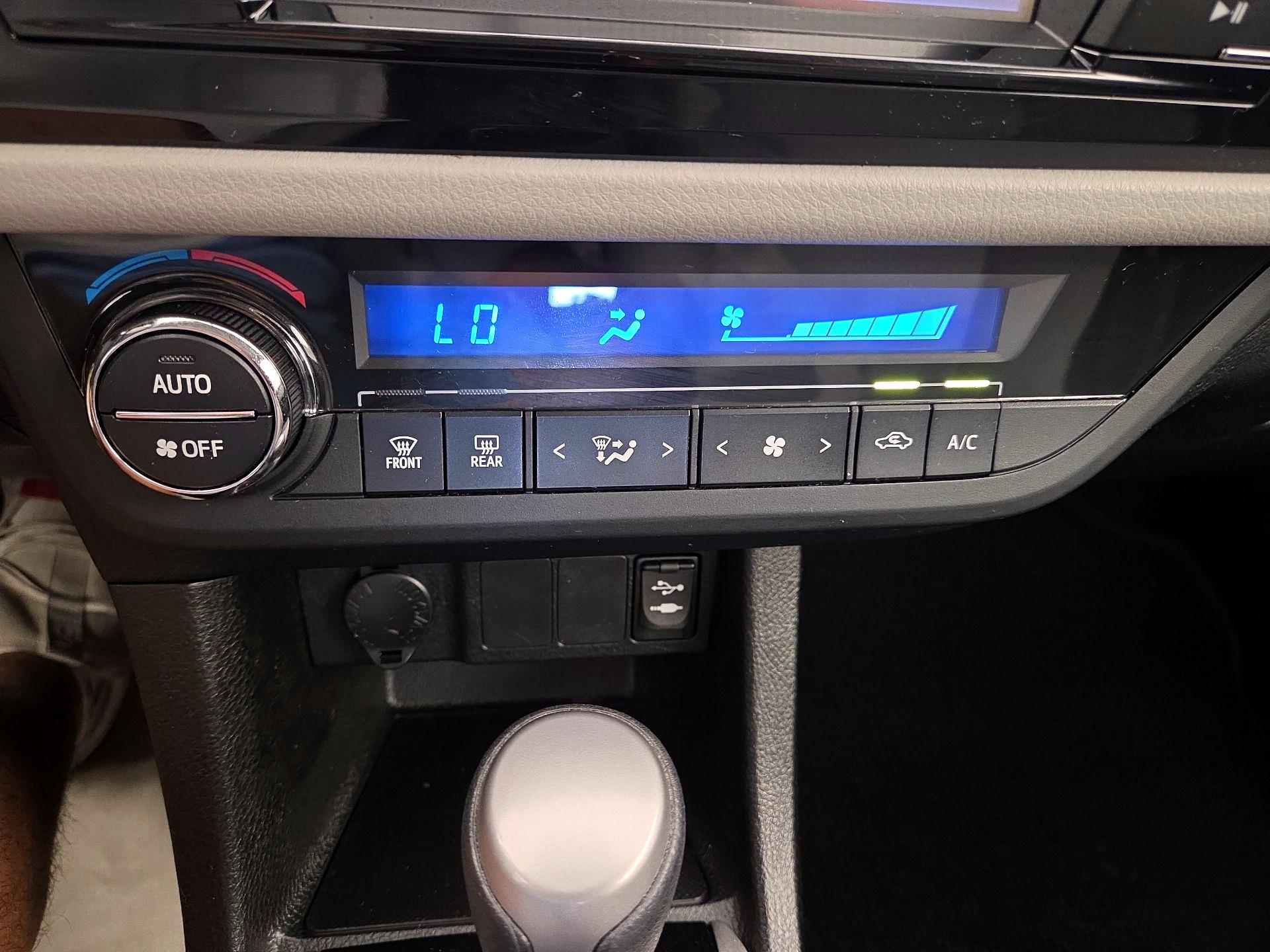 Thumbnail: 2014 Toyota Corolla - 16